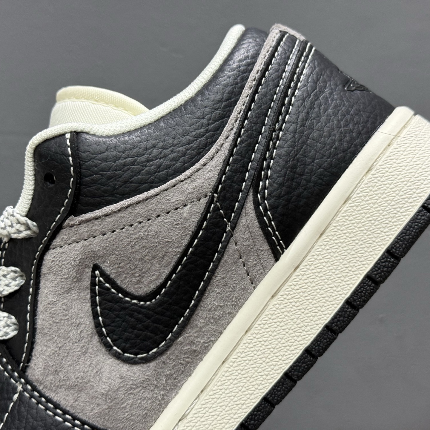 200 独家实拍Air Jordan 1 Low AJ1 乔1 斯图西联名-黑白双拼红标 高端定制 低帮复古篮球鞋 SJ9950-032