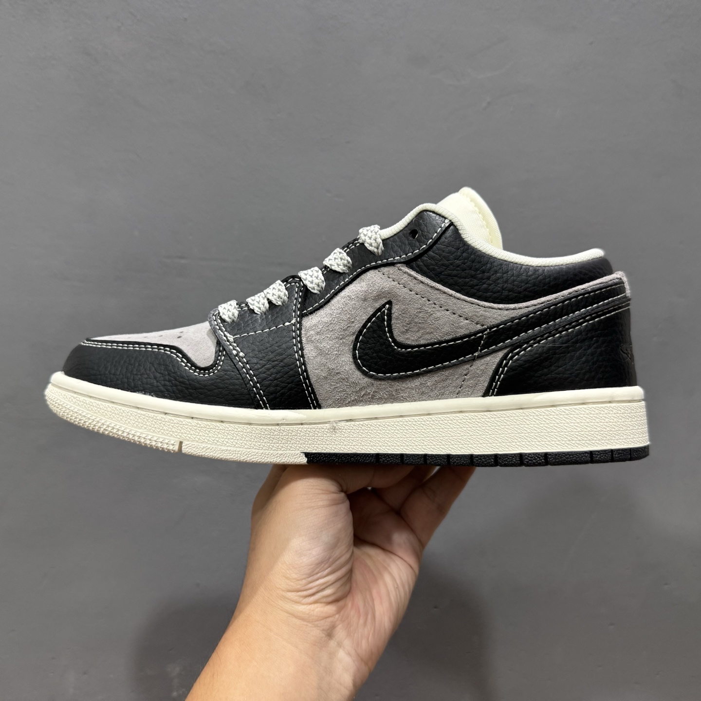 200 独家实拍Air Jordan 1 Low AJ1 乔1 斯图西联名-黑白双拼红标 高端定制 低帮复古篮球鞋 SJ9950-032