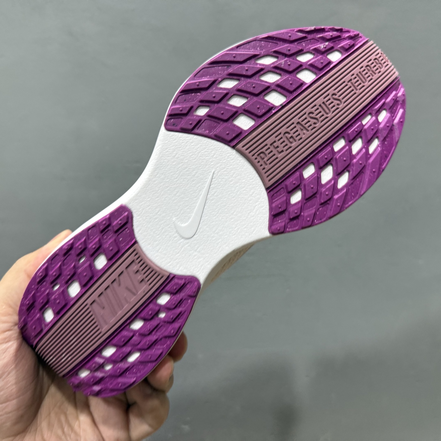 180 Nike Air Zoom Pegasus 35 飞马系列透气缓震运动跑鞋 FQ7261-108