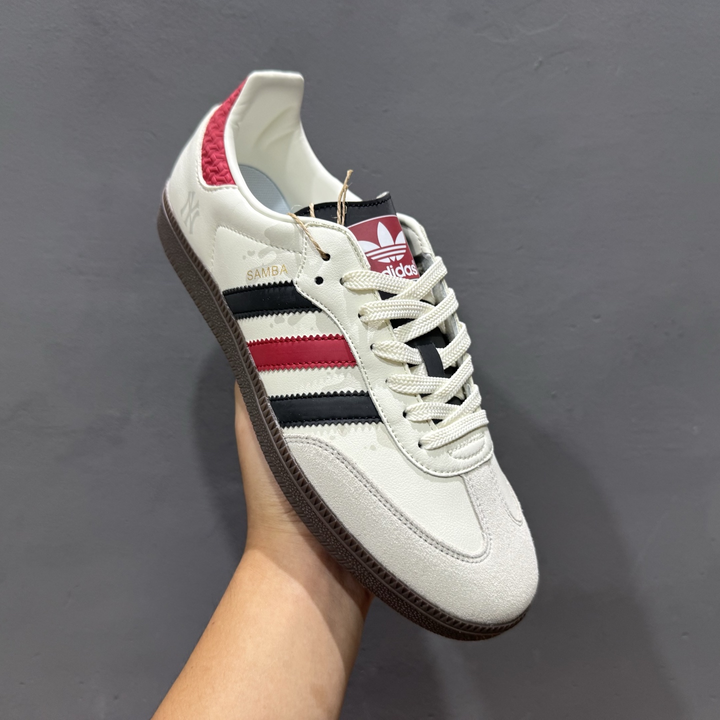 220 Adidas Originals Samba OG ‘DIY’桑巴舞系列-NY联名 夏季时尚百搭低帮休闲运动板鞋 白红棕 GJ75812