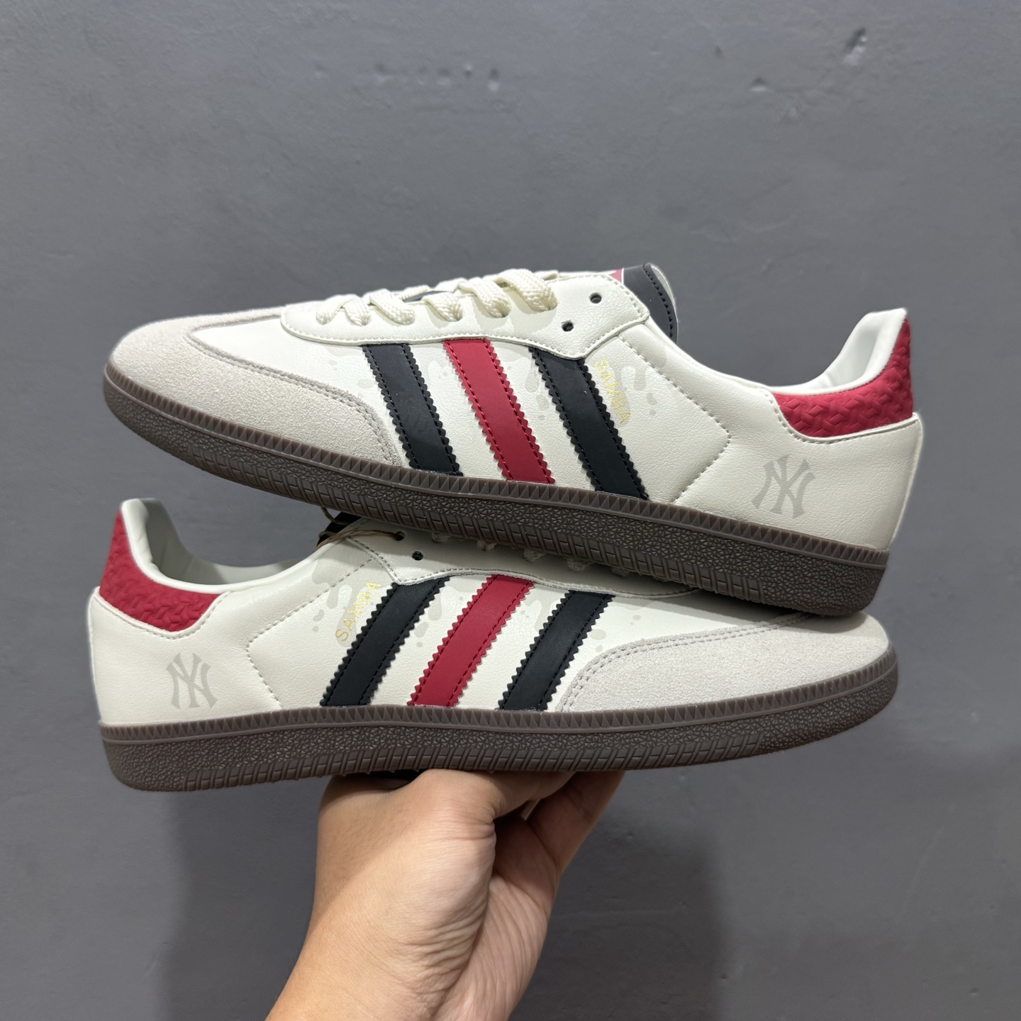 220 Adidas Originals Samba OG ‘DIY’桑巴舞系列-NY联名 夏季时尚百搭低帮休闲运动板鞋 白红棕 GJ75812