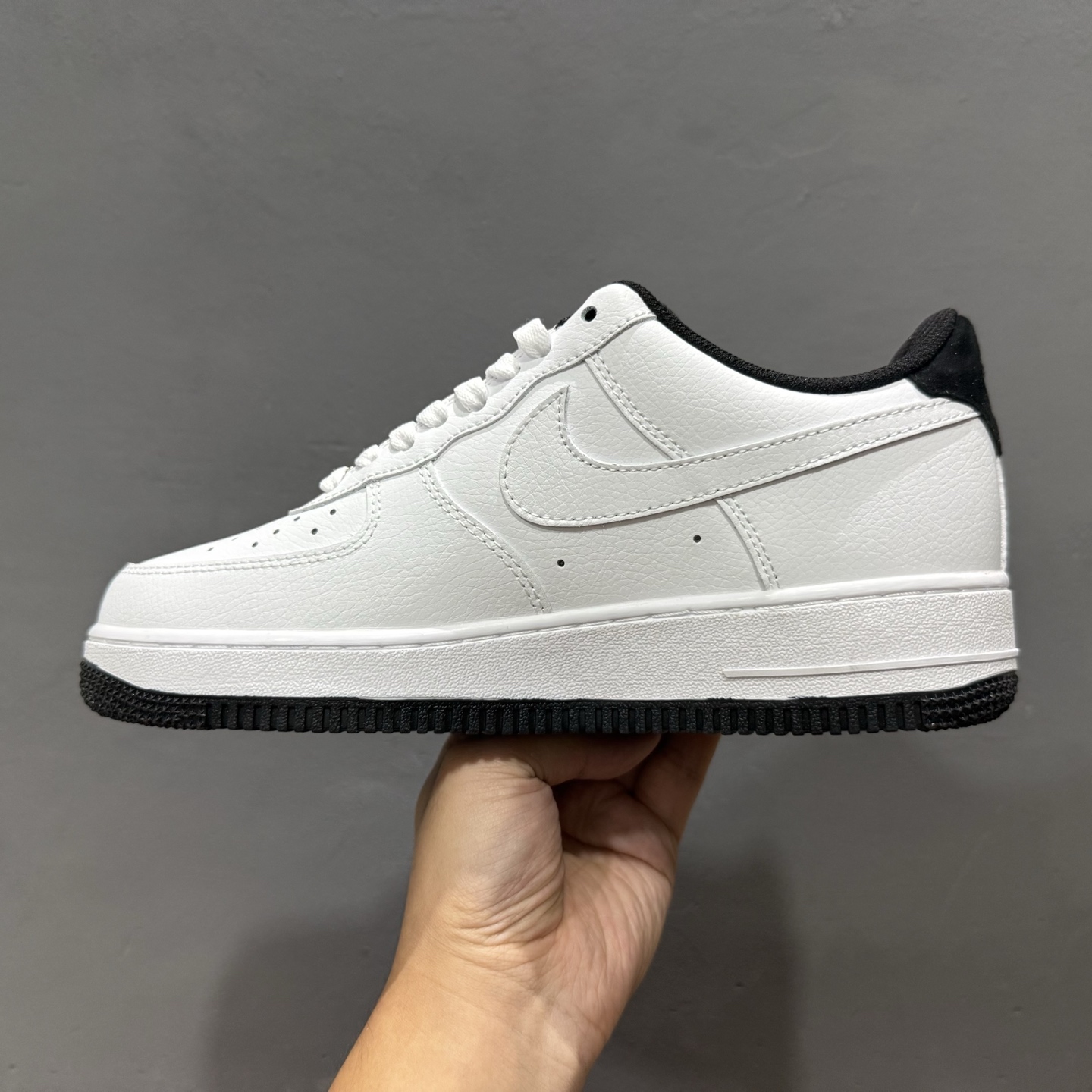 ￥240 Undefeated x Nike Air Force 1'07 Low 白黑 空军一号低帮休闲板鞋 ZH0316-102