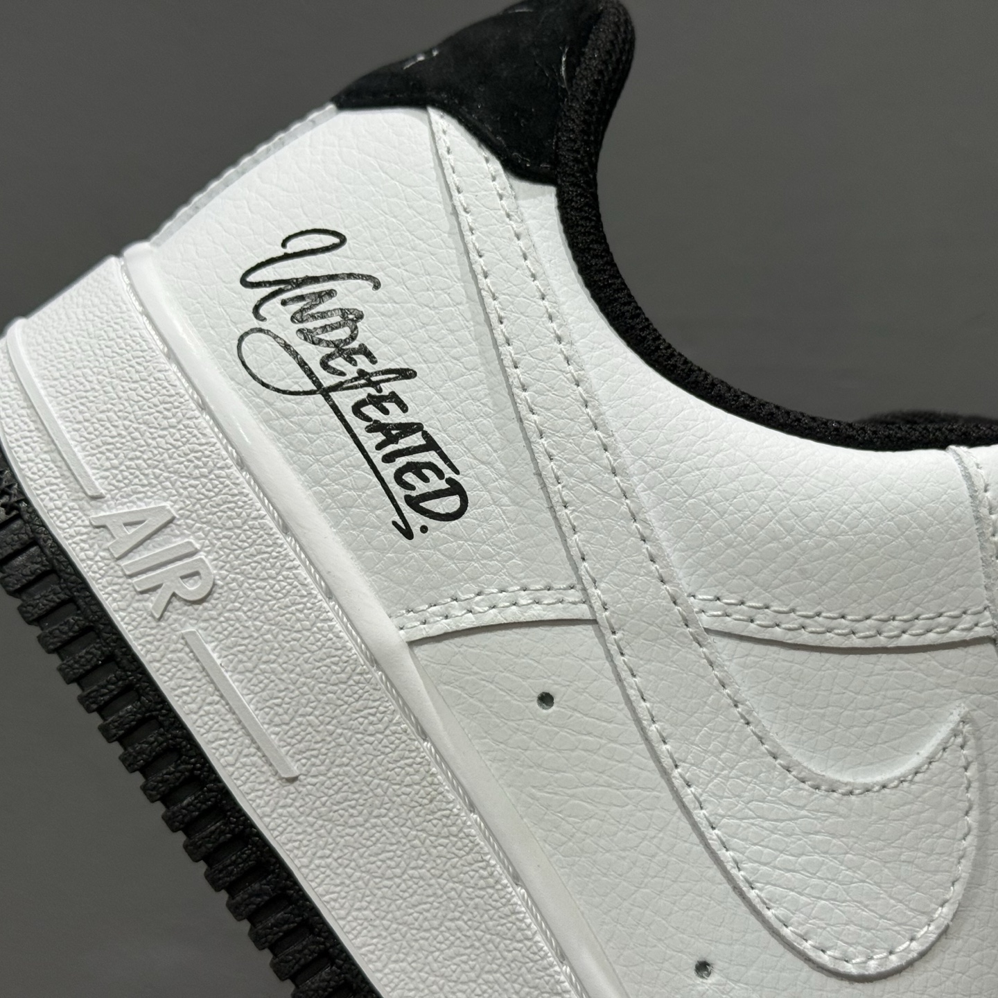 ￥240 Undefeated x Nike Air Force 1'07 Low 白黑 空军一号低帮休闲板鞋 ZH0316-102