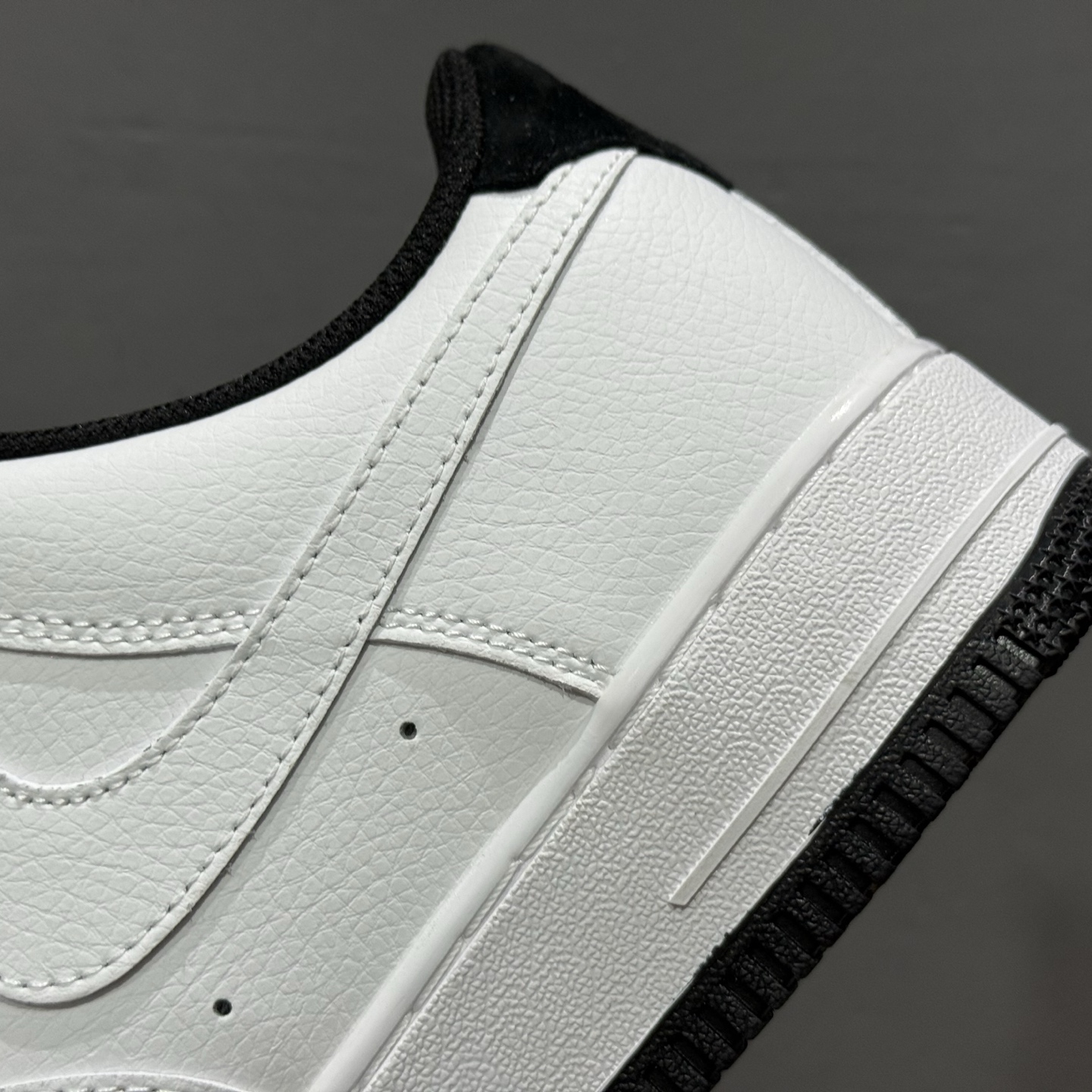 ￥240 Undefeated x Nike Air Force 1'07 Low 白黑 空军一号低帮休闲板鞋 ZH0316-102