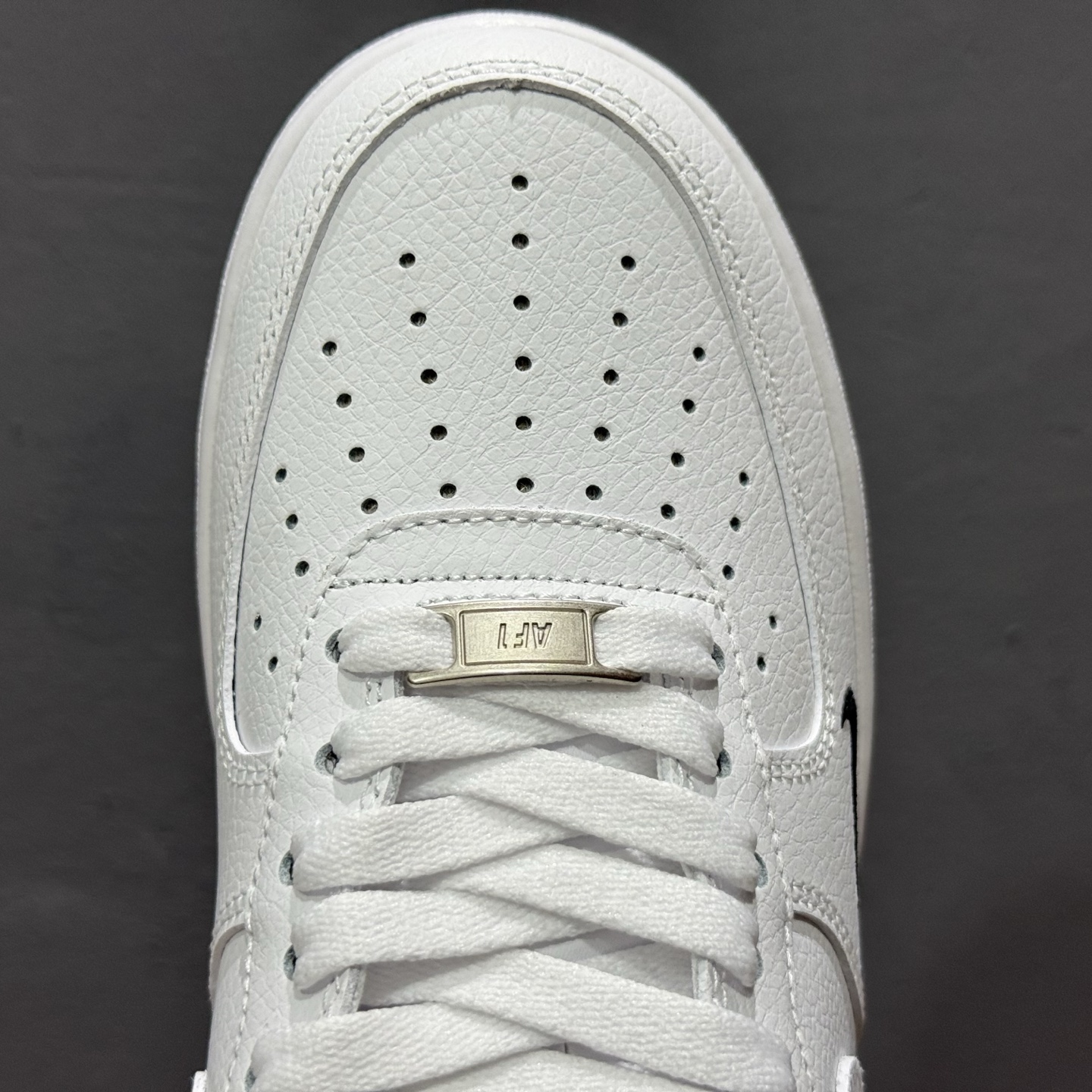 ￥240 Undefeated x Nike Air Force 1'07 Low 白黑 空军一号低帮休闲板鞋 ZH0316-102