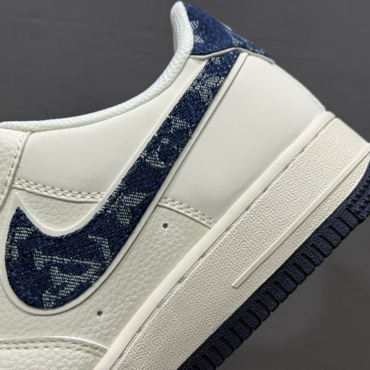 260 海外限量发售！ NIke Air Force 1 '07 Low “LV联名——米蓝牛仔勾”空军一号 低帮 运动鞋 SM6668-102