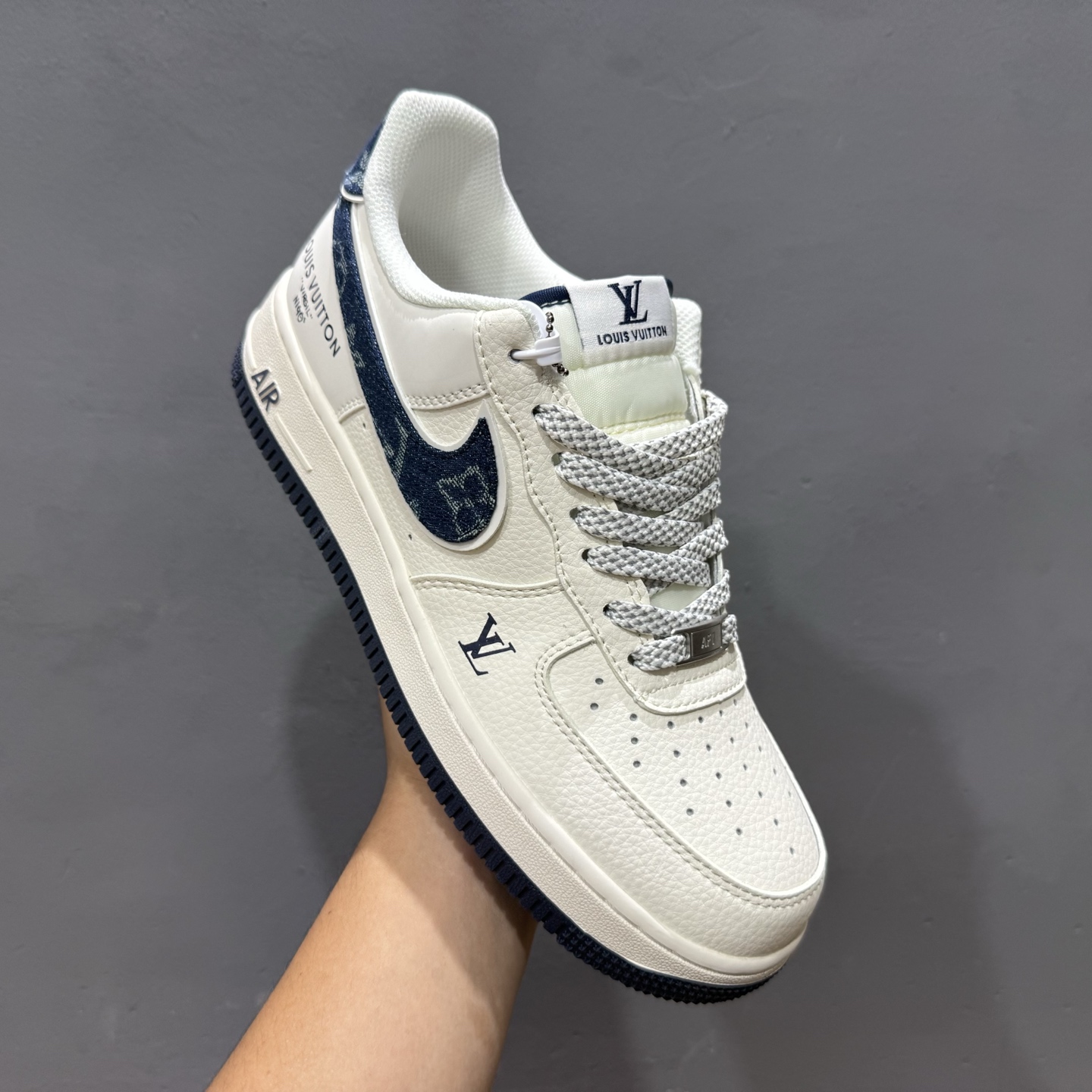 260 海外限量发售！ NIke Air Force 1 '07 Low “LV联名——米蓝牛仔勾”空军一号 低帮 运动鞋 SM6668-102