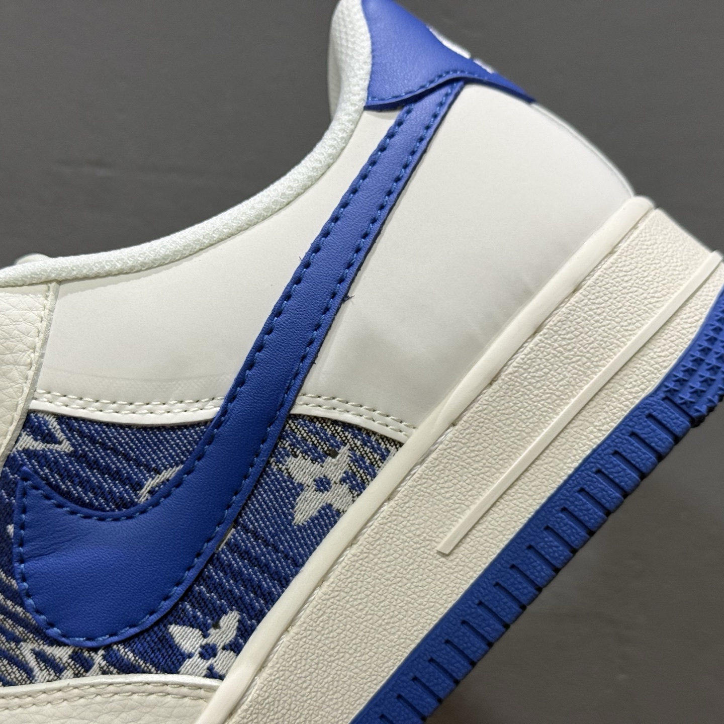 ￥260 Nike Air Force 1'07 Low LV联名 花布蓝勾 空军一号低帮休闲板鞋 XS1958-584