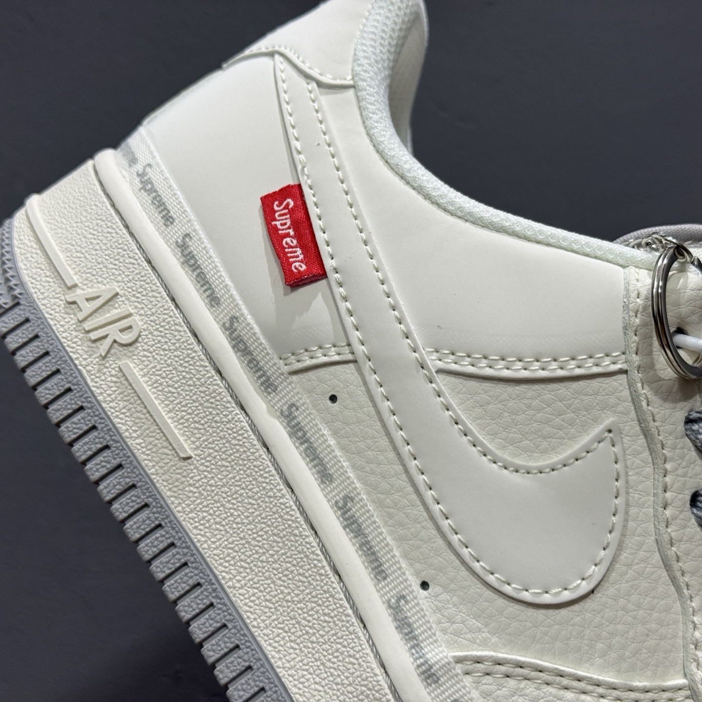 260 独家实拍Nike Air Force 1‘07 Low Supreme联名 米灰弹幕 空军一号低帮休闲板鞋 XX3168-205