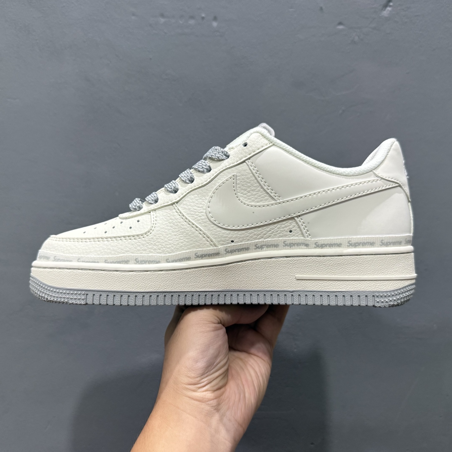 260 独家实拍Nike Air Force 1‘07 Low Supreme联名 米灰弹幕 空军一号低帮休闲板鞋 XX3168-205
