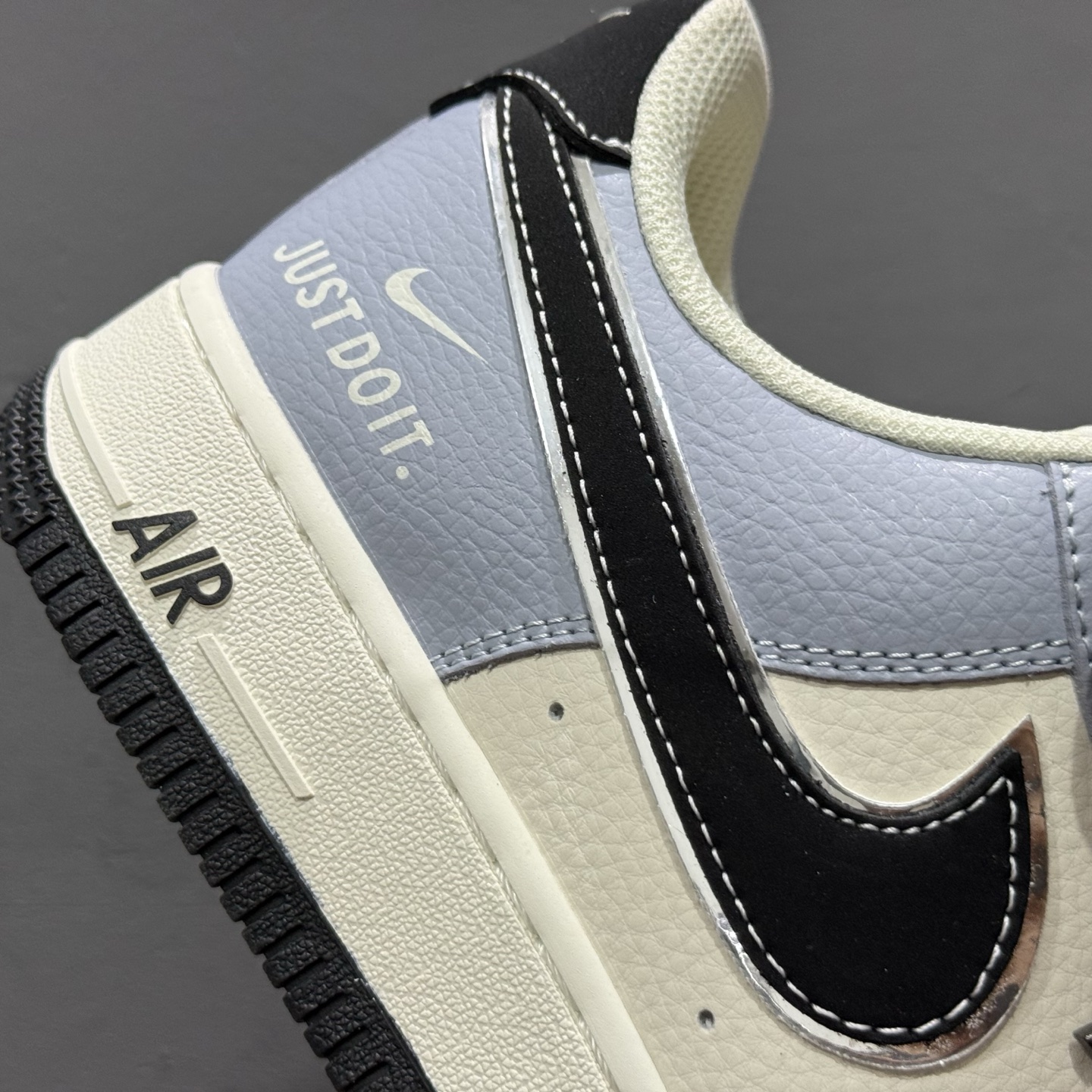 260 独家实拍Nike Air Force 1‘07 Low ”Just Do It“ 米黑双拼 空军一号低帮休闲板鞋 CS5288-023