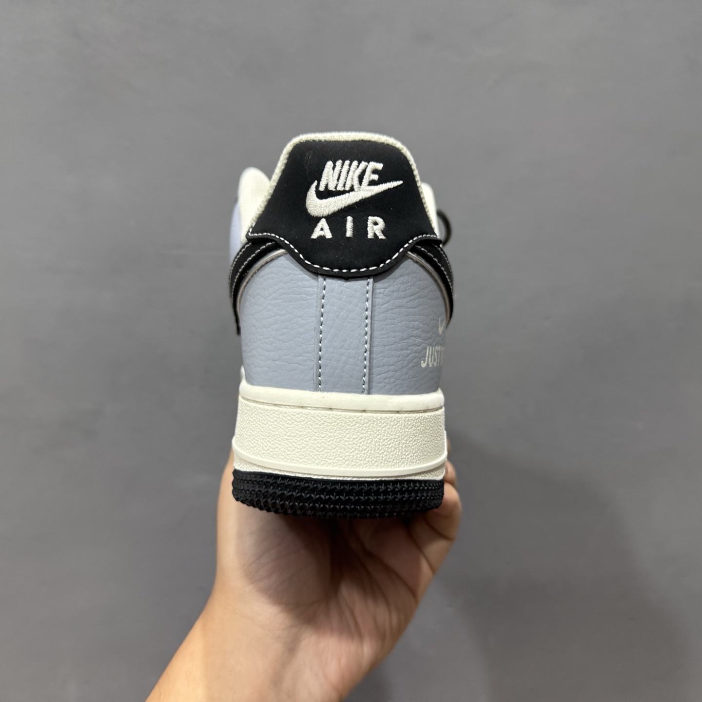 260 独家实拍Nike Air Force 1‘07 Low ”Just Do It“ 米黑双拼 空军一号低帮休闲板鞋 CS5288-023