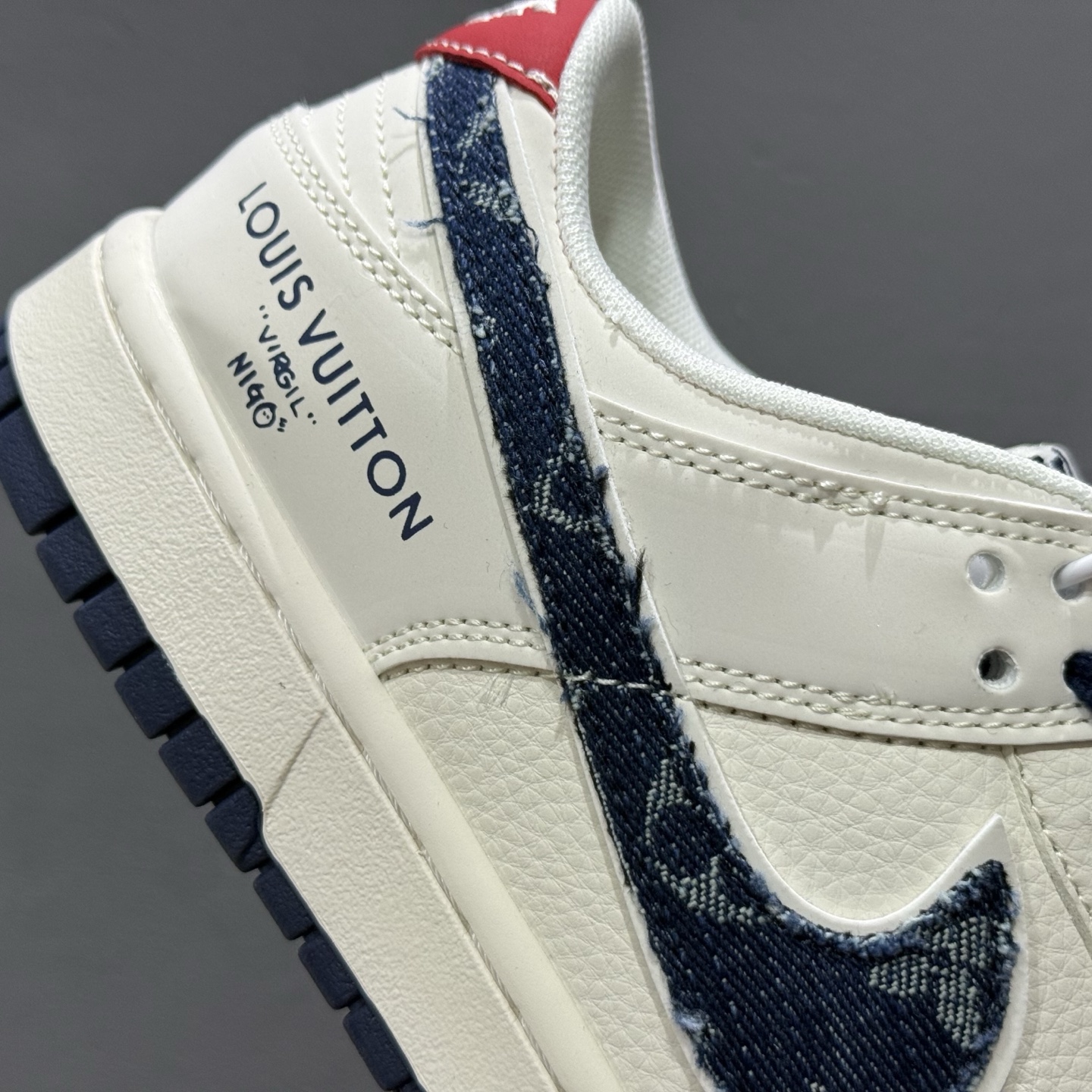 280 Nike Air Dunk LOW 1“LV联名——牛仔蓝红 ”经典牛仔蓝红搭配 满天星鞋带 JP1628-037-Chinese UA Cheap High Quatity Brand Clothes Bags handbags Sneakers wholesale wholesaler seller from China Factory suppliers Fashion Clothing Shoes best Quality Beautiful Price 280 Nike Air Dunk LOW 1“LV联名——牛仔蓝红 ”经典牛仔蓝红搭配 满天星鞋带 JP1628-037