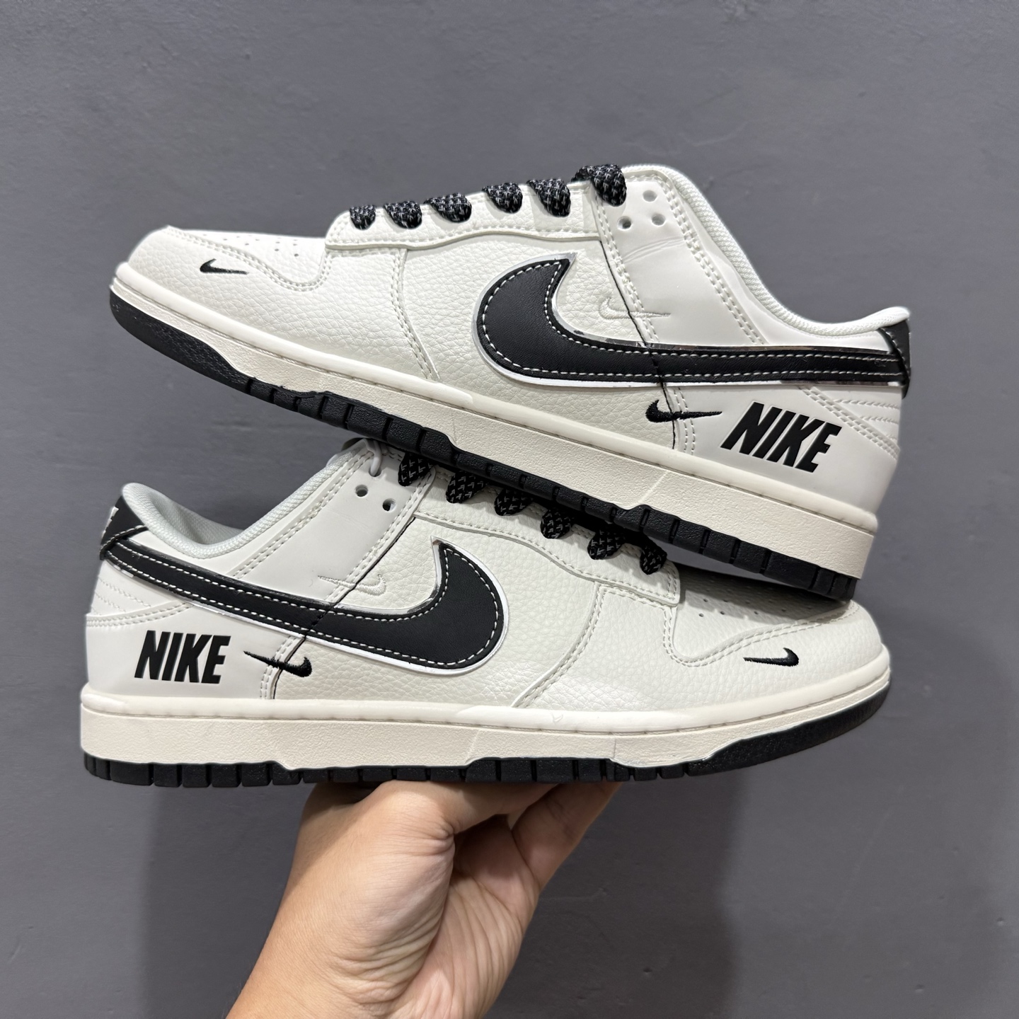 220 Nike SB Dunk Low x Stussy 米黑小钩橙布标 MM1089-002