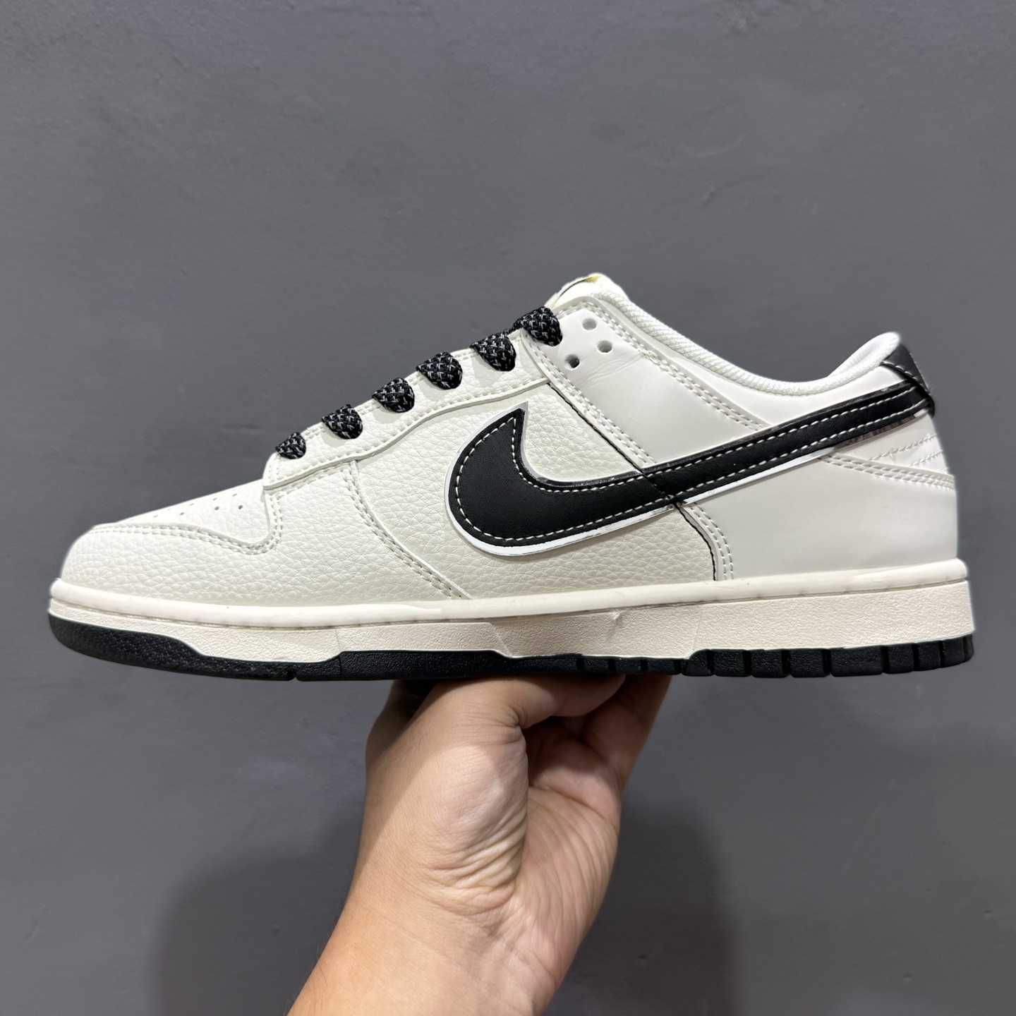 220 Nike SB Dunk Low x Stussy 米黑小钩橙布标 MM1089-002