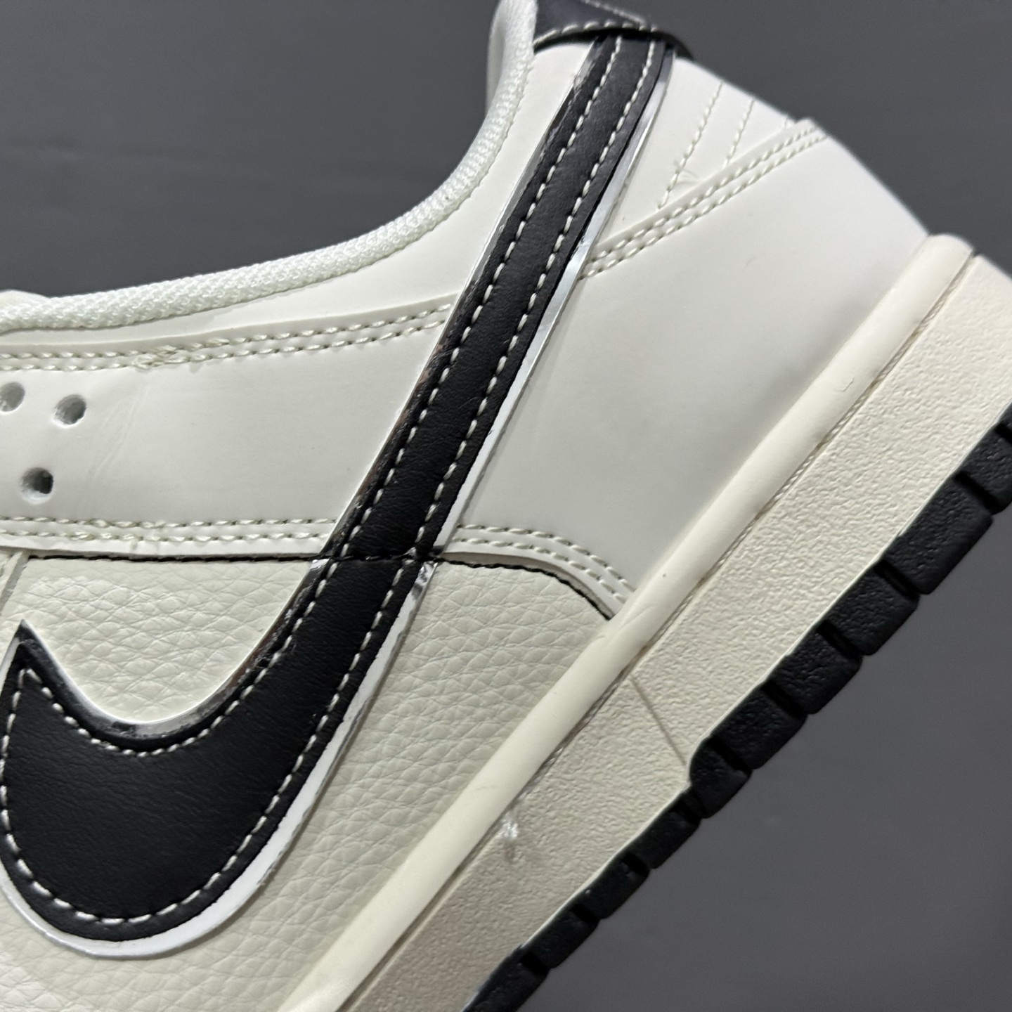 220 Nike SB Dunk Low x Stussy 米黑小钩橙布标 MM1089-002