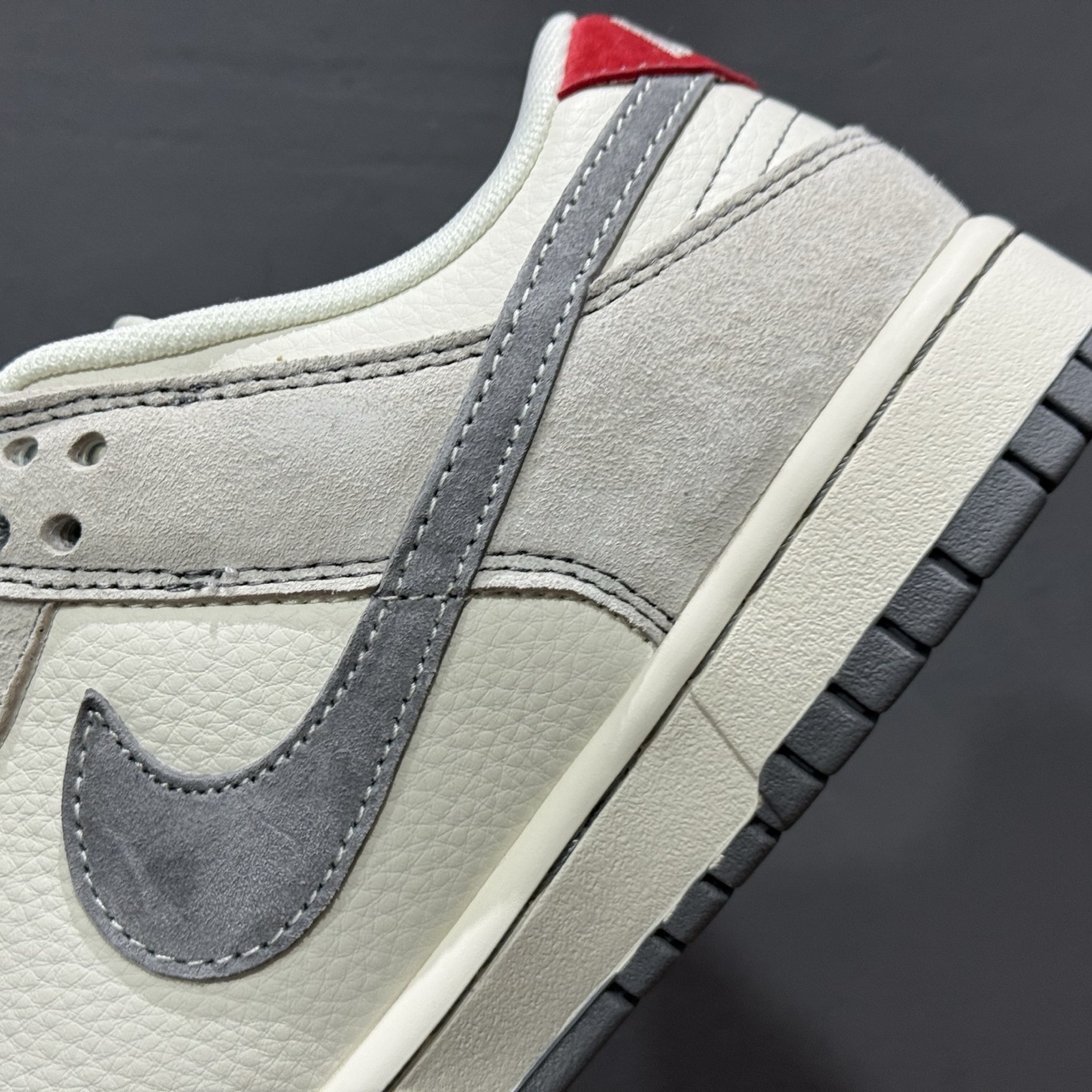 220 Nike SB Dunk Low x Stussy 米黑小钩橙布标 MM1089-033