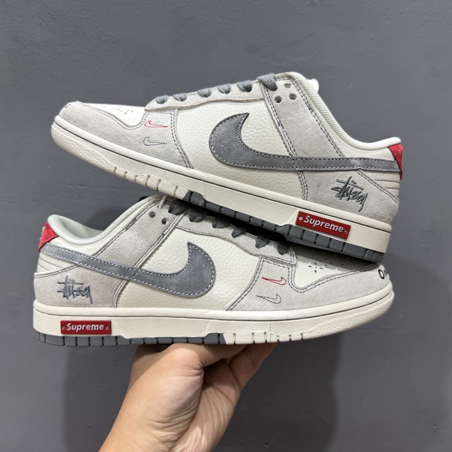 220 Nike SB Dunk Low x Stussy 米黑小钩橙布标 MM1089-033