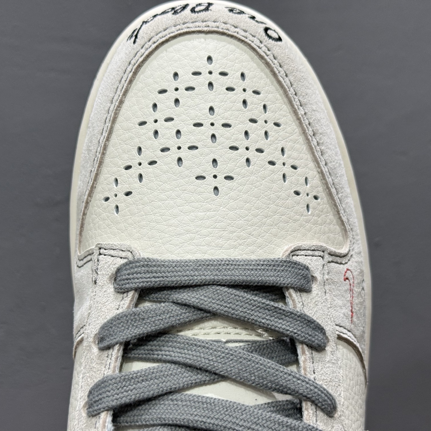 220 Nike SB Dunk Low x Stussy 米黑小钩橙布标 MM1089-033