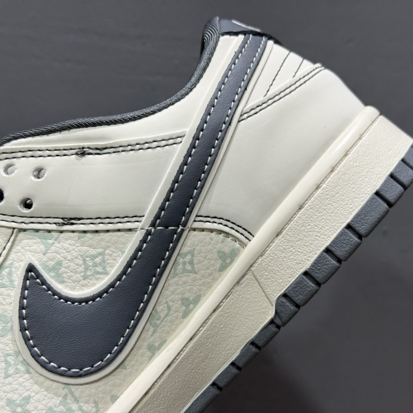 280 独家实拍Nike SB Dunk Low 双勾三方联名 周年高端定制 低帮休闲板鞋 YX5066-363-Chinese UA Cheap High Quatity Brand Clothes Bags handbags Sneakers wholesale wholesaler seller from China Factory suppliers Fashion Clothing Shoes best Quality Beautiful Price 280 独家实拍Nike SB Dunk Low 双勾三方联名 周年高端定制 低帮休闲板鞋 YX5066-363