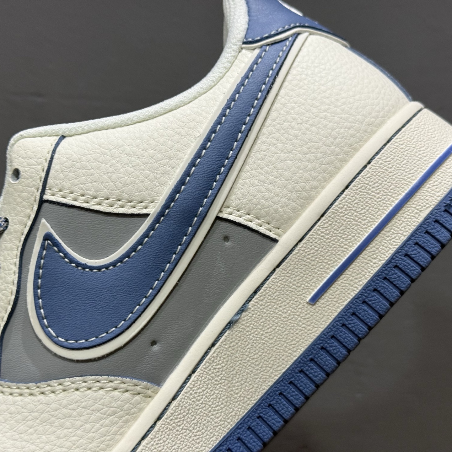 ¥260 Nike Air Force 1'07 Low 小米联名 YU7蓝 空军一号低帮休闲板鞋 XX3168-218-Chinese UA Cheap High Quatity Brand Clothes Bags handbags Sneakers wholesale wholesaler seller from China Factory suppliers Fashion Clothing Shoes best Quality Beautiful Price ¥260 Nike Air Force 1'07 Low 小米联名 YU7蓝 空军一号低帮休闲板鞋 XX3168-218