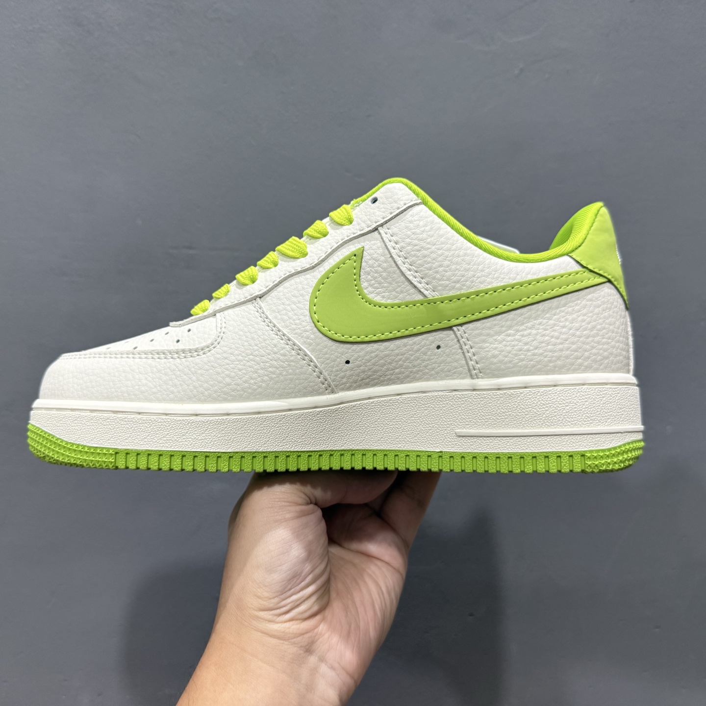 ￥260 Nike Air Force 1'07 Low 苹果绿 空军一号低帮休闲板鞋 DF0188-070