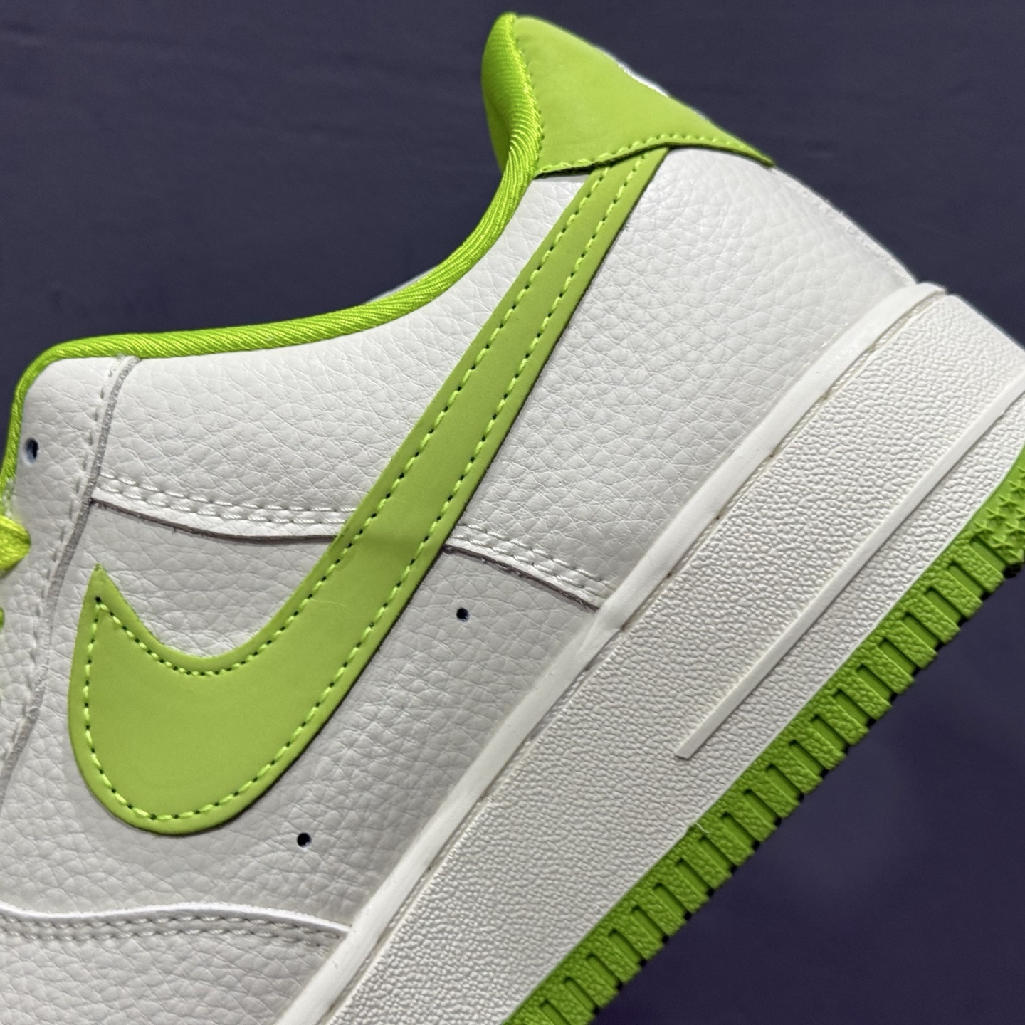 ￥260 Nike Air Force 1'07 Low 苹果绿 空军一号低帮休闲板鞋 DF0188-070