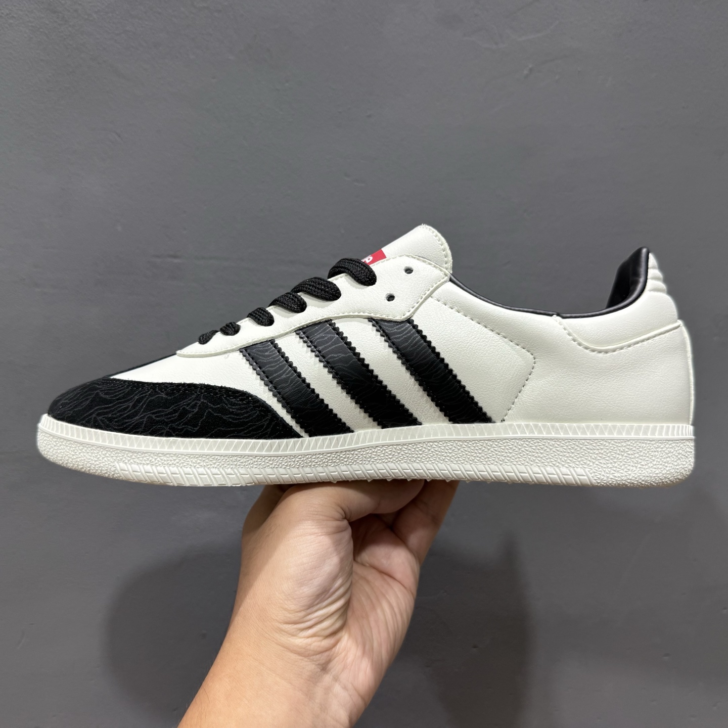 220 Adidas Originals Samba OG ‘DIY’桑巴舞系列-SUP联名 夏季时尚百搭低帮休闲运动板鞋 黑白 GJ75807
