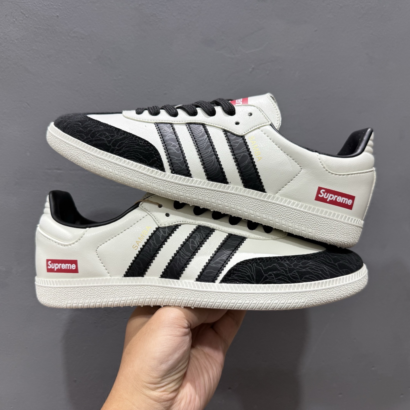 220 Adidas Originals Samba OG ‘DIY’桑巴舞系列-SUP联名 夏季时尚百搭低帮休闲运动板鞋 黑白 GJ75807