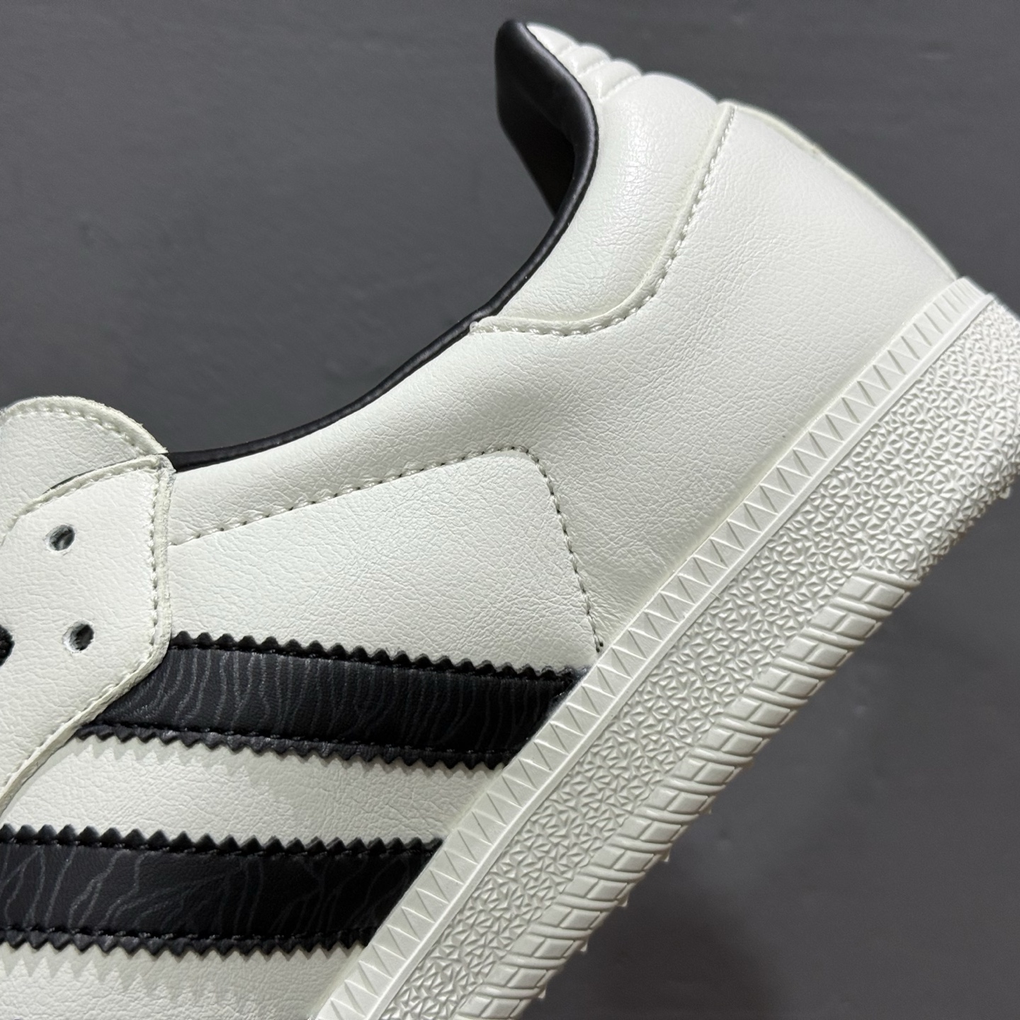 220 Adidas Originals Samba OG ‘DIY’桑巴舞系列-SUP联名 夏季时尚百搭低帮休闲运动板鞋 黑白 GJ75807