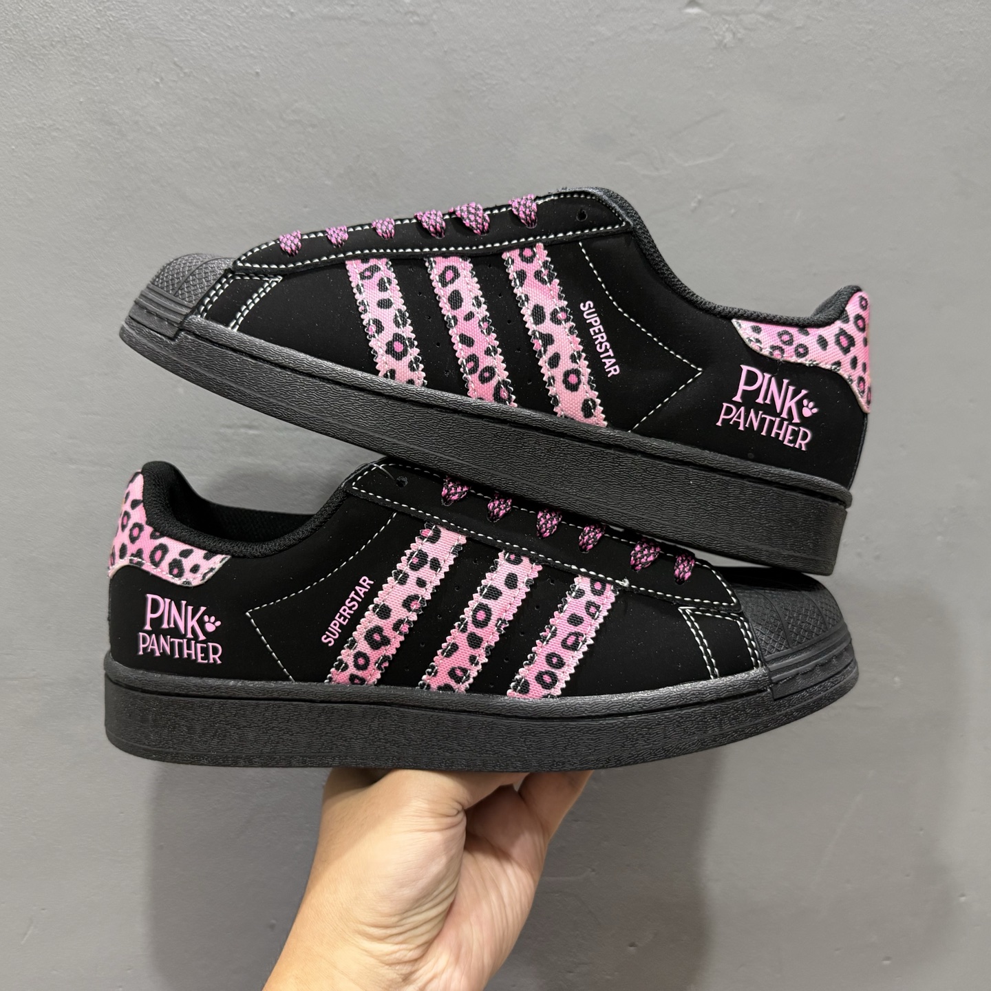 240 #纯原 CLOT x AD Originals Superstar #贝壳头粉红豹联名限定 AD8018-Chinese UA Cheap High Quatity Brand Clothes Bags handbags Sneakers wholesale wholesaler seller from China Factory suppliers Fashion Clothing Shoes best Quality Beautiful Price 240 #纯原 CLOT x AD Originals Superstar #贝壳头粉红豹联名限定 AD8018