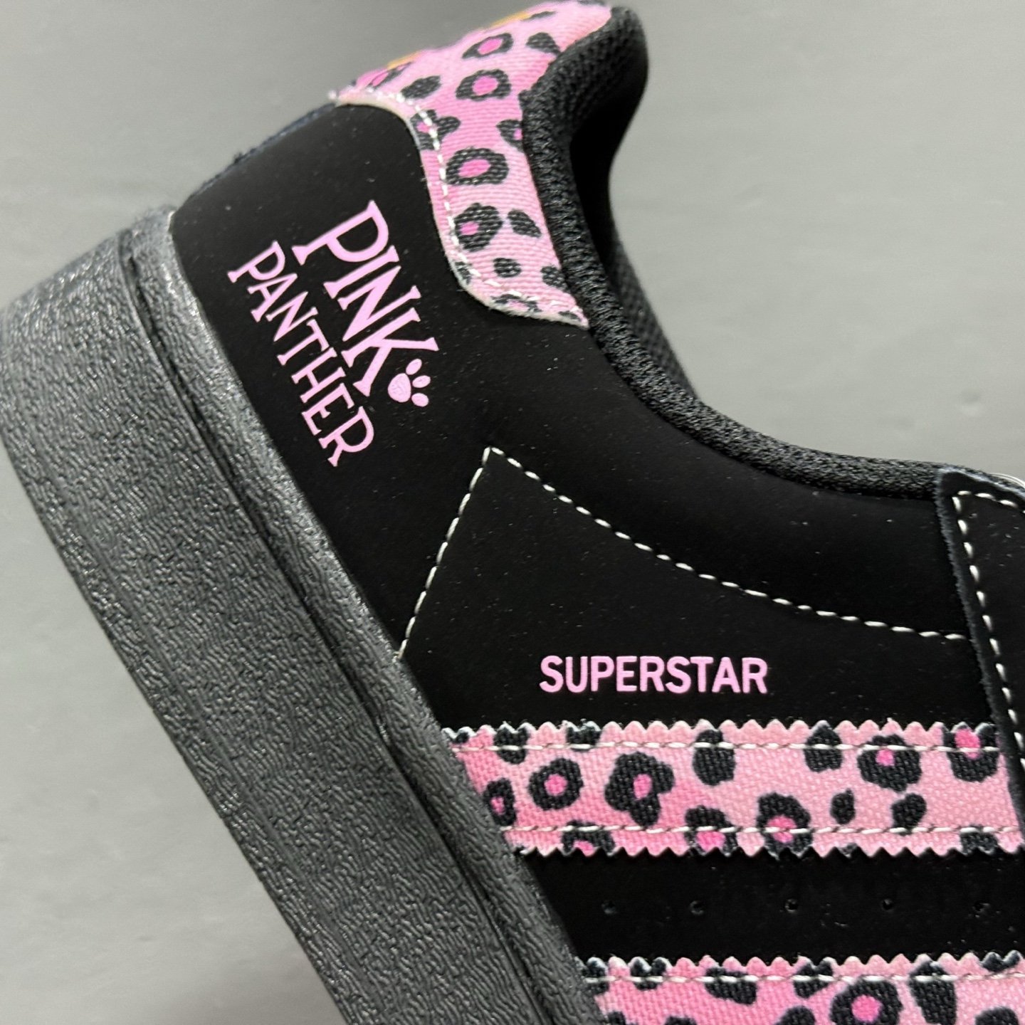 240 #纯原 CLOT x AD Originals Superstar #贝壳头粉红豹联名限定 AD8018-Chinese UA Cheap High Quatity Brand Clothes Bags handbags Sneakers wholesale wholesaler seller from China Factory suppliers Fashion Clothing Shoes best Quality Beautiful Price 240 #纯原 CLOT x AD Originals Superstar #贝壳头粉红豹联名限定 AD8018