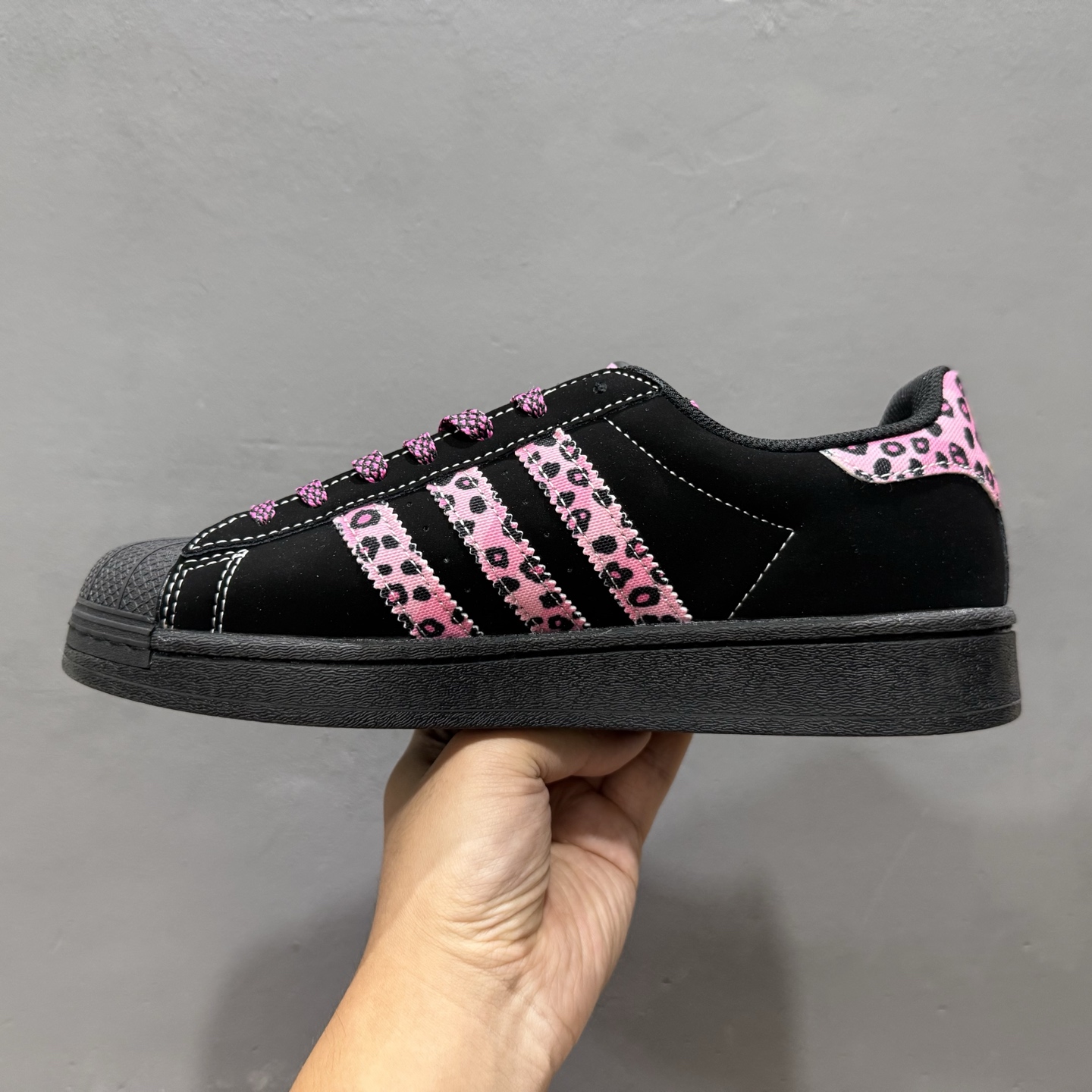 240 #纯原 CLOT x AD Originals Superstar #贝壳头粉红豹联名限定 AD8018-Chinese UA Cheap High Quatity Brand Clothes Bags handbags Sneakers wholesale wholesaler seller from China Factory suppliers Fashion Clothing Shoes best Quality Beautiful Price 240 #纯原 CLOT x AD Originals Superstar #贝壳头粉红豹联名限定 AD8018