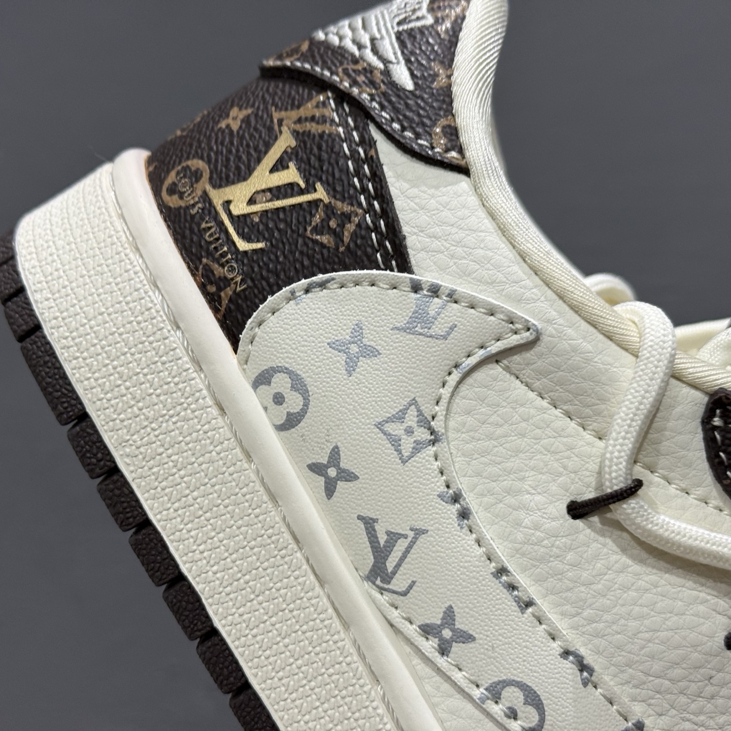 300 XC版Travis Scott x Fragment Design x Air Jordan 1 Low OG SP AJ1 乔1 LV联名 米棕抽绳 低帮文化休闲板鞋 DM6868-101