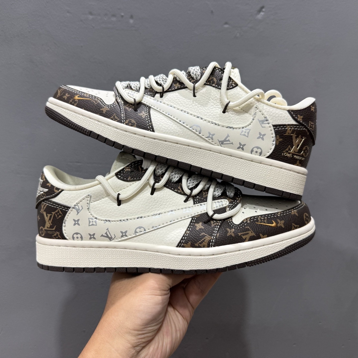 300 XC版Travis Scott x Fragment Design x Air Jordan 1 Low OG SP AJ1 乔1 LV联名 米棕抽绳 低帮文化休闲板鞋 DM6868-101