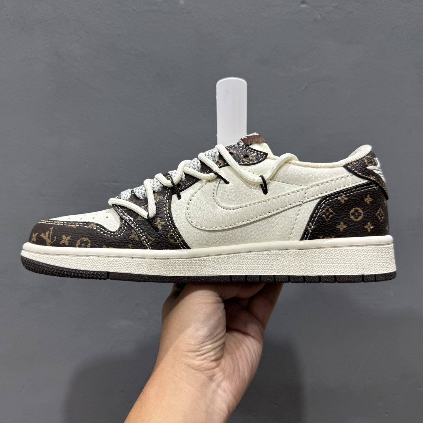 300 XC版Travis Scott x Fragment Design x Air Jordan 1 Low OG SP AJ1 乔1 LV联名 米棕抽绳 低帮文化休闲板鞋 DM6868-101