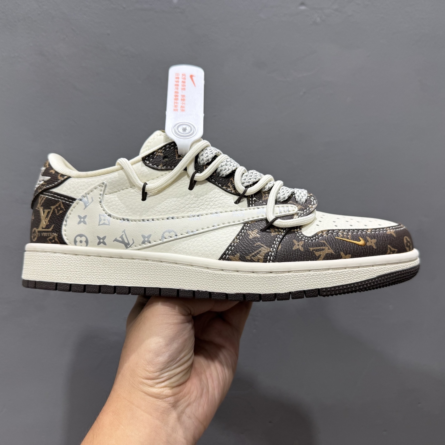 300 XC版Travis Scott x Fragment Design x Air Jordan 1 Low OG SP AJ1 乔1 LV联名 米棕抽绳 低帮文化休闲板鞋 DM6868-101