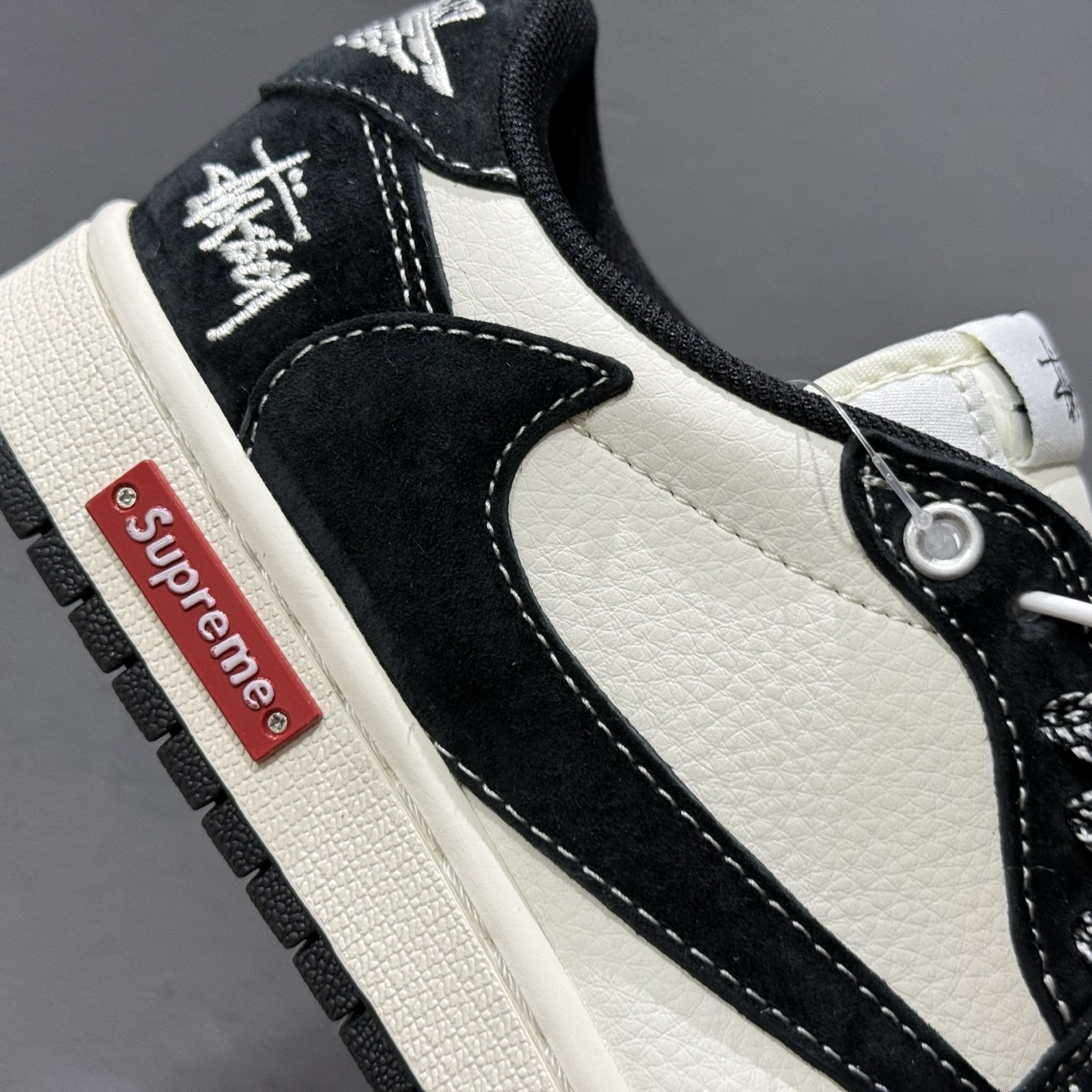 220 Air Jordan AJ1 Low 倒钩低帮联名定制配色 SJ2068-124-Chinese UA Cheap High Quatity Brand Clothes Bags handbags Sneakers wholesale wholesaler seller from China Factory suppliers Fashion Clothing Shoes best Quality Beautiful Price 220 Air Jordan AJ1 Low 倒钩低帮联名定制配色 SJ2068-124