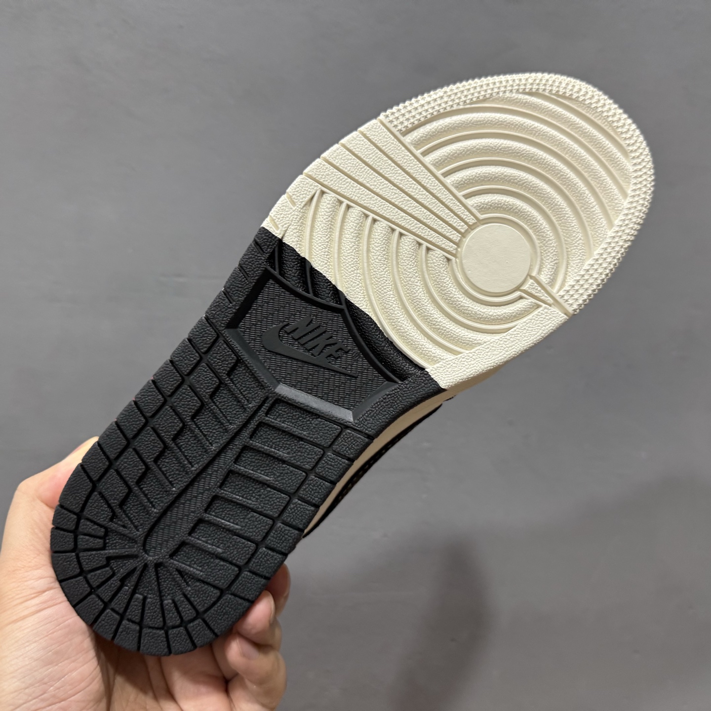 220 Air Jordan AJ1 Low 倒钩低帮联名定制配色 SJ2068-124-Chinese UA Cheap High Quatity Brand Clothes Bags handbags Sneakers wholesale wholesaler seller from China Factory suppliers Fashion Clothing Shoes best Quality Beautiful Price 220 Air Jordan AJ1 Low 倒钩低帮联名定制配色 SJ2068-124