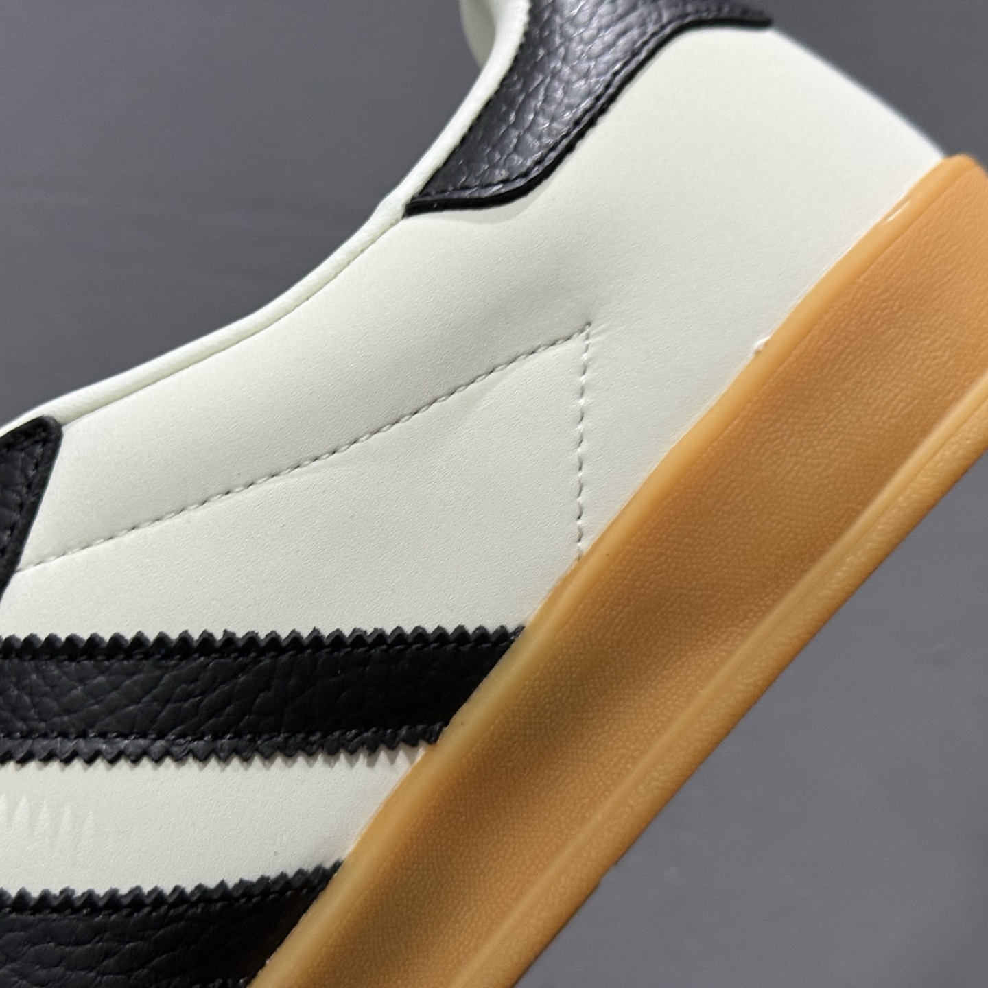 220 adidas 德训鞋 “闪电联名”高 舒适百搭 低帮休闲板鞋 SC9207-722