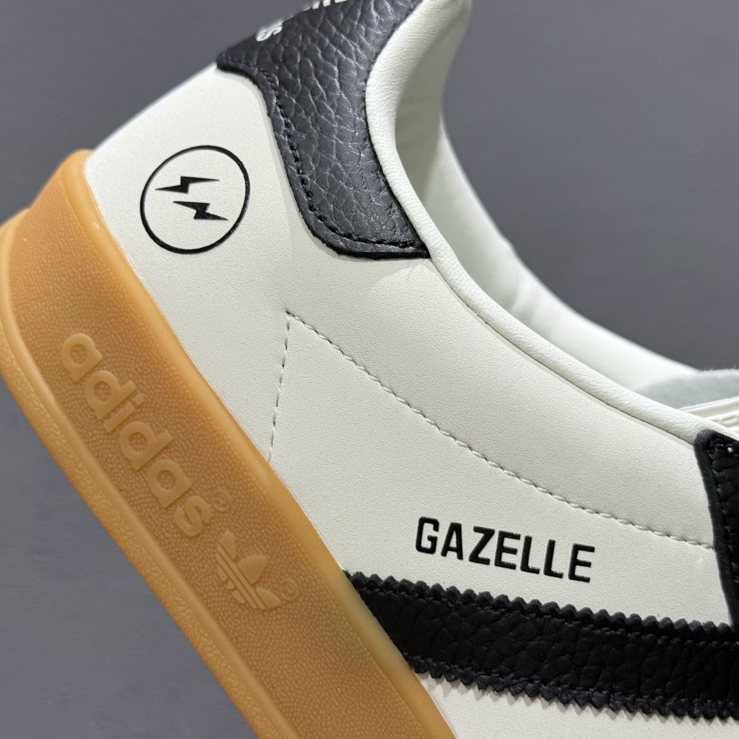 220 adidas 德训鞋 “闪电联名”高 舒适百搭 低帮休闲板鞋 SC9207-722