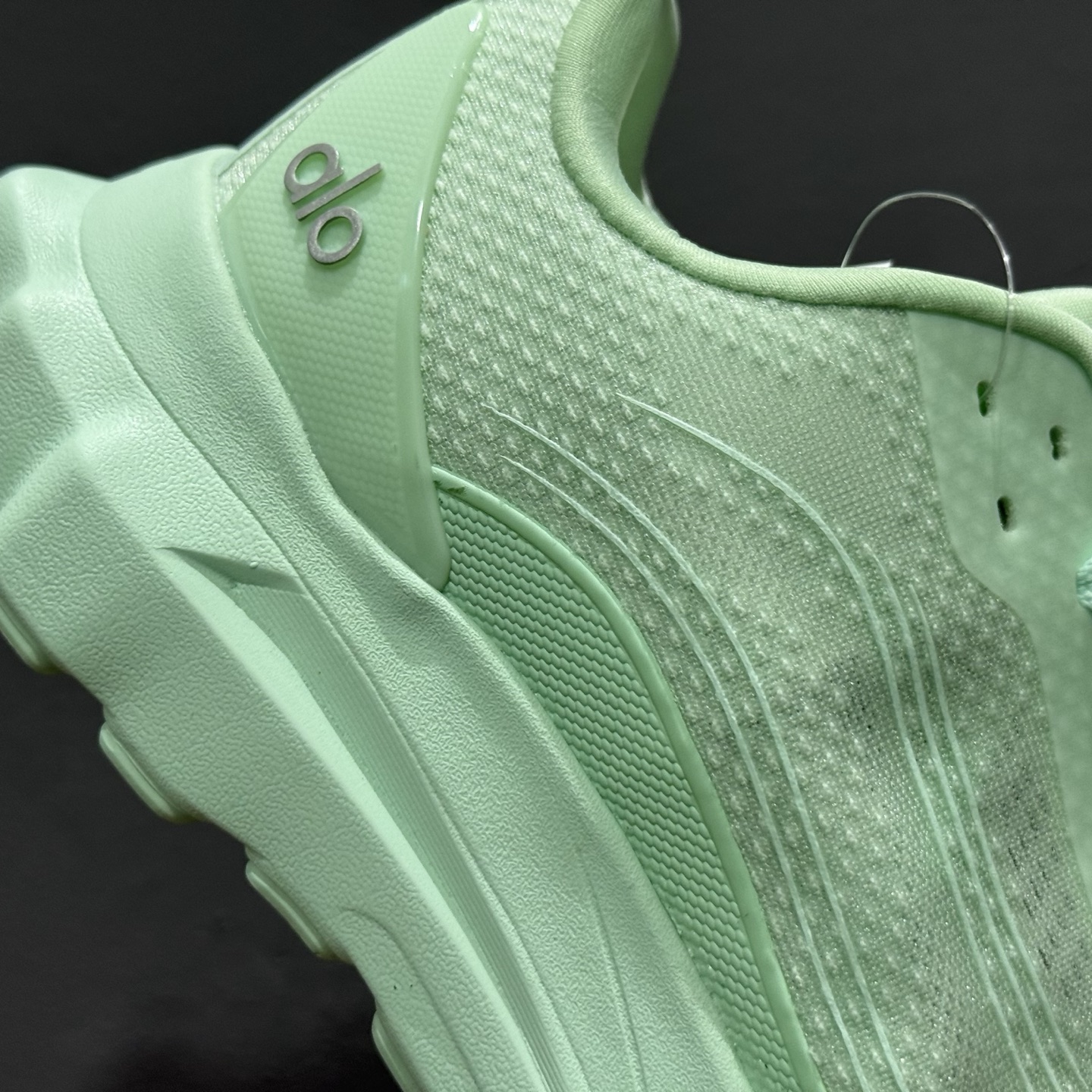 190 alo yoga Alo Runner 舒适百搭防滑透气 低帮跑步鞋 白色 A0590U-Chinese UA Cheap High Quatity Brand Clothes Bags handbags Sneakers wholesale wholesaler seller from China Factory suppliers Fashion Clothing Shoes best Quality Beautiful Price 190 alo yoga Alo Runner 舒适百搭防滑透气 低帮跑步鞋 白色 A0590U