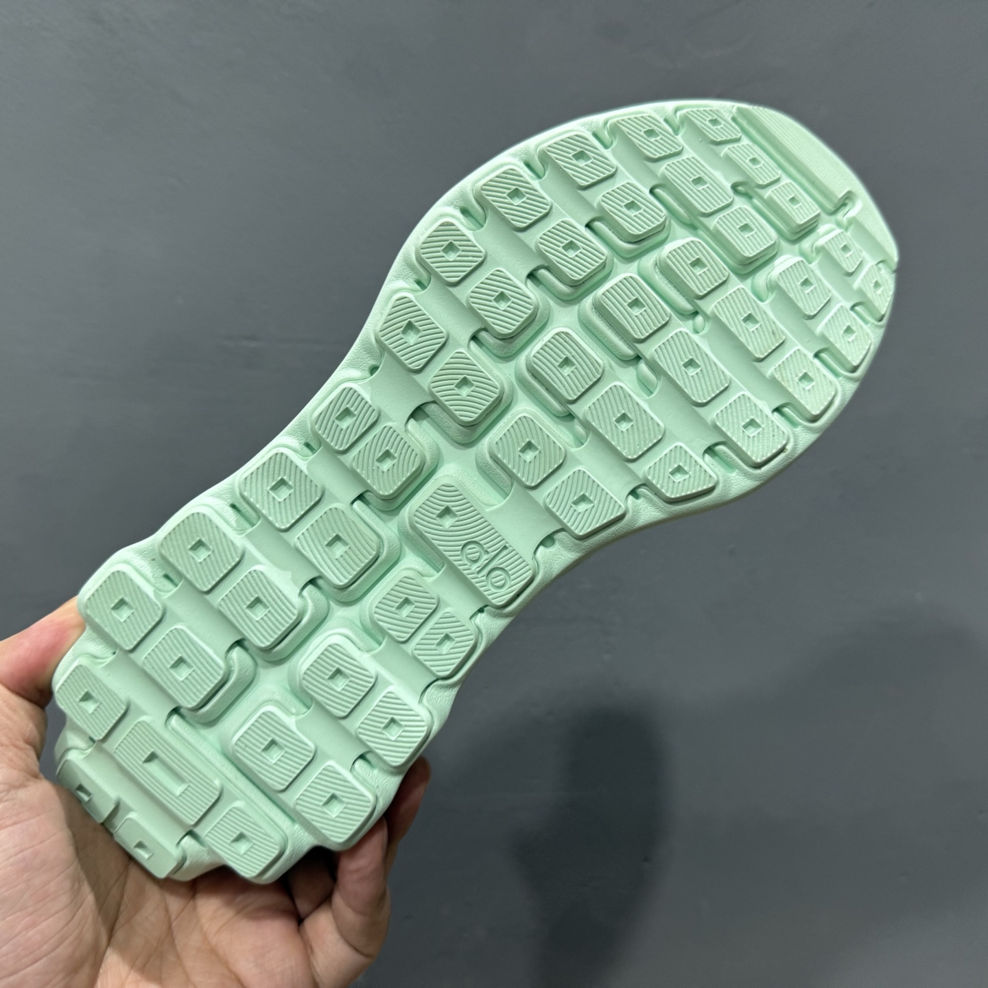 190 alo yoga Alo Runner 舒适百搭防滑透气 低帮跑步鞋 白色 A0590U-Chinese UA Cheap High Quatity Brand Clothes Bags handbags Sneakers wholesale wholesaler seller from China Factory suppliers Fashion Clothing Shoes best Quality Beautiful Price 190 alo yoga Alo Runner 舒适百搭防滑透气 低帮跑步鞋 白色 A0590U