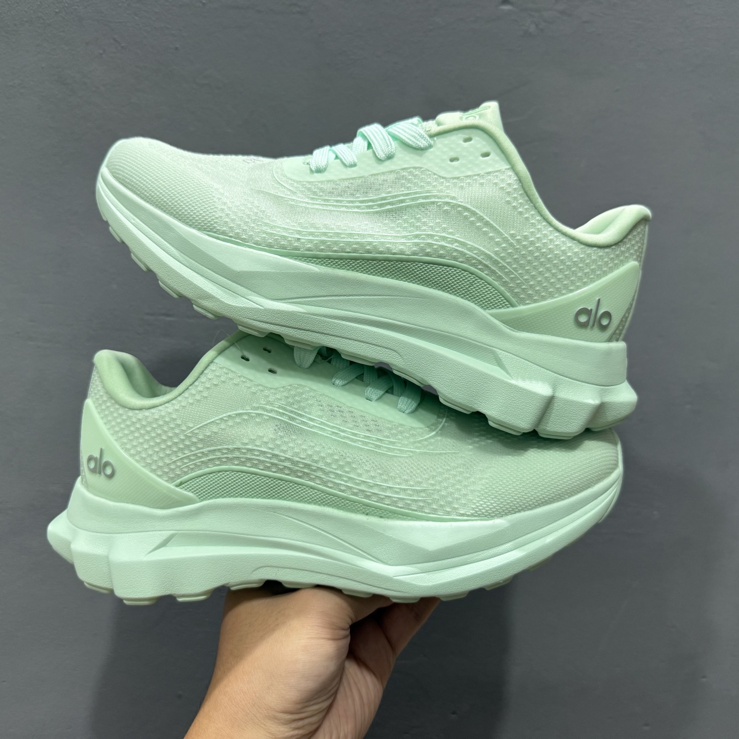 190 alo yoga Alo Runner 舒适百搭防滑透气 低帮跑步鞋 白色 A0590U-Chinese UA Cheap High Quatity Brand Clothes Bags handbags Sneakers wholesale wholesaler seller from China Factory suppliers Fashion Clothing Shoes best Quality Beautiful Price 190 alo yoga Alo Runner 舒适百搭防滑透气 低帮跑步鞋 白色 A0590U