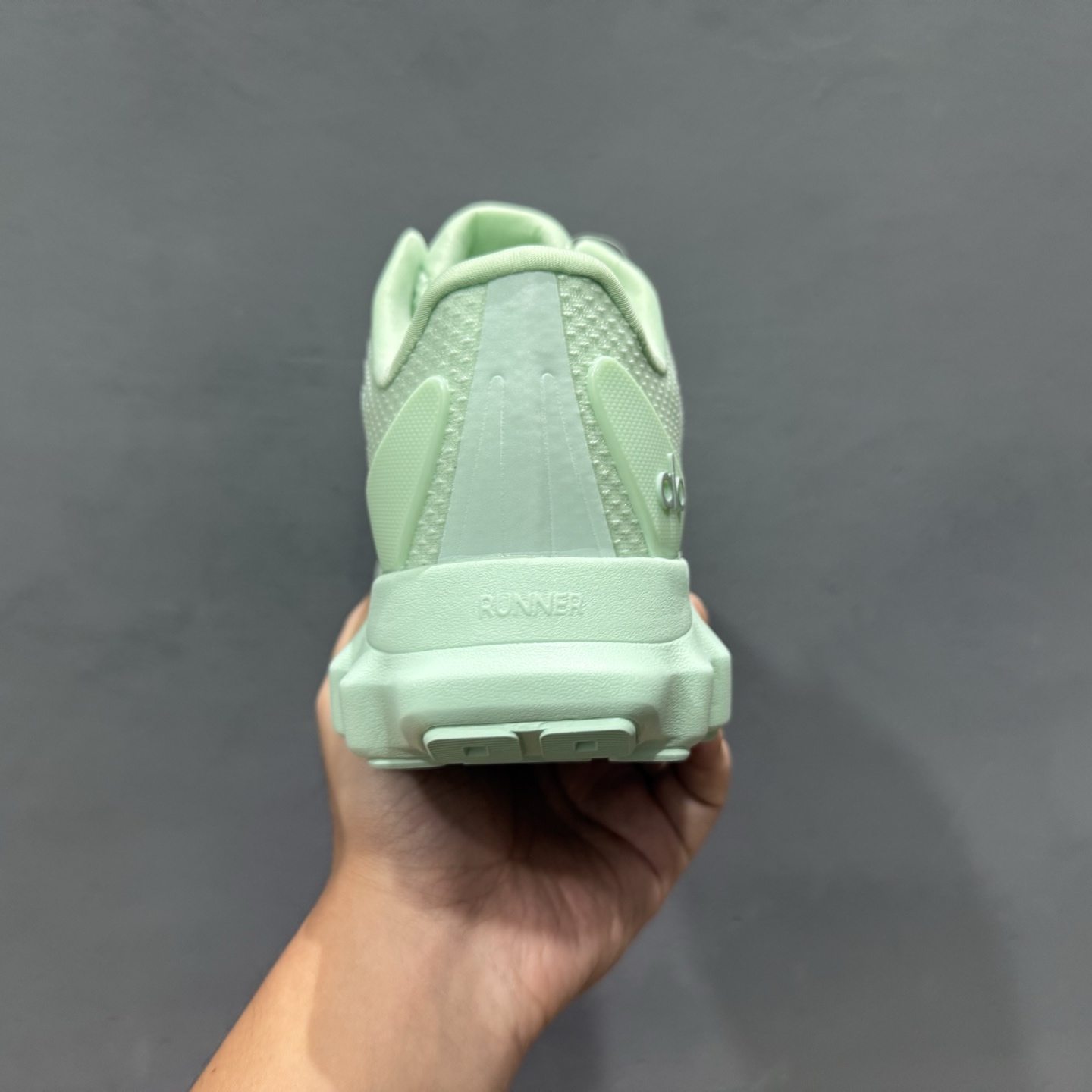 190 alo yoga Alo Runner 舒适百搭防滑透气 低帮跑步鞋 白色 A0590U-Chinese UA Cheap High Quatity Brand Clothes Bags handbags Sneakers wholesale wholesaler seller from China Factory suppliers Fashion Clothing Shoes best Quality Beautiful Price 190 alo yoga Alo Runner 舒适百搭防滑透气 低帮跑步鞋 白色 A0590U