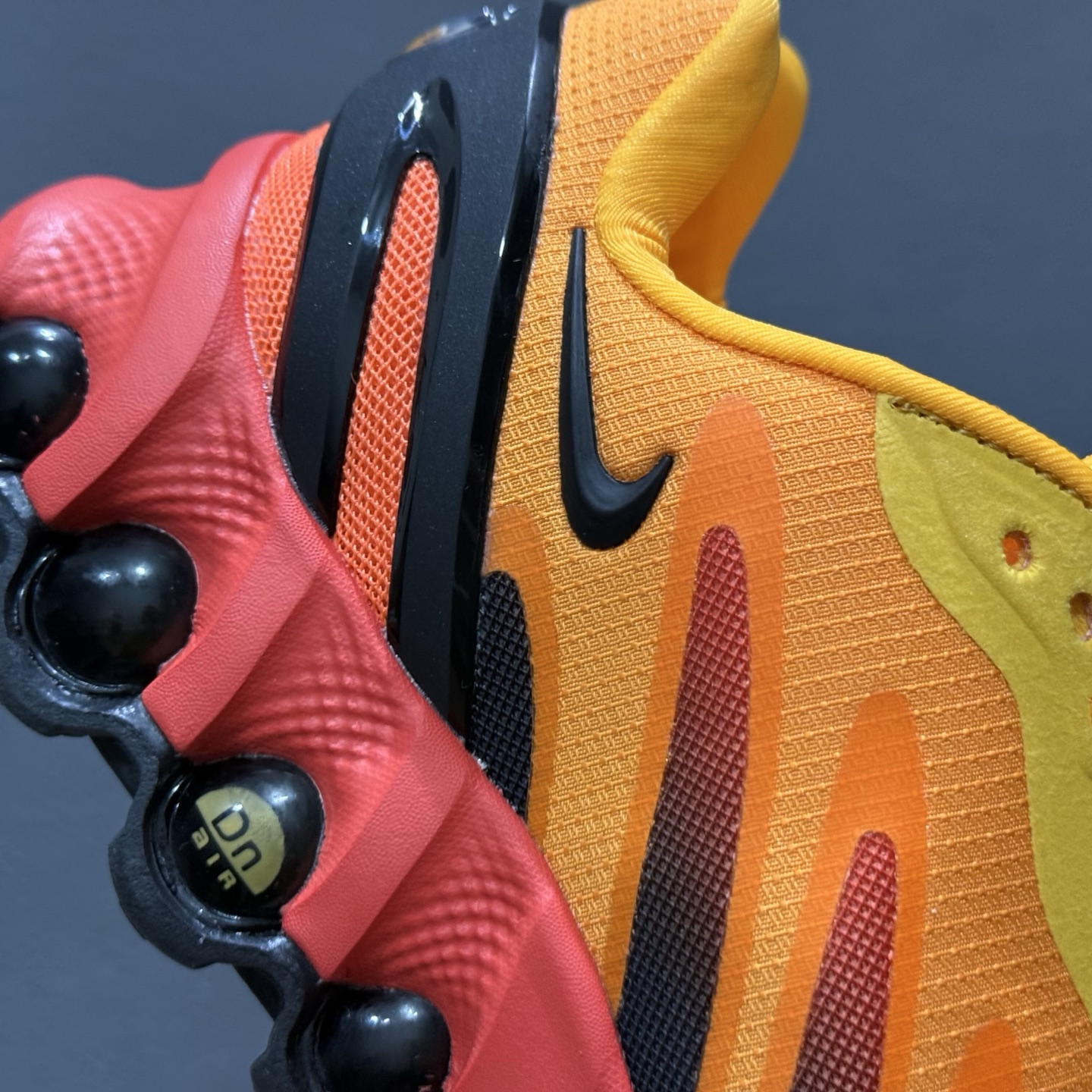 180 原装级别 Nk Air Max Dn8 耐克运动舒适减震气垫跑步鞋 HF5509-002