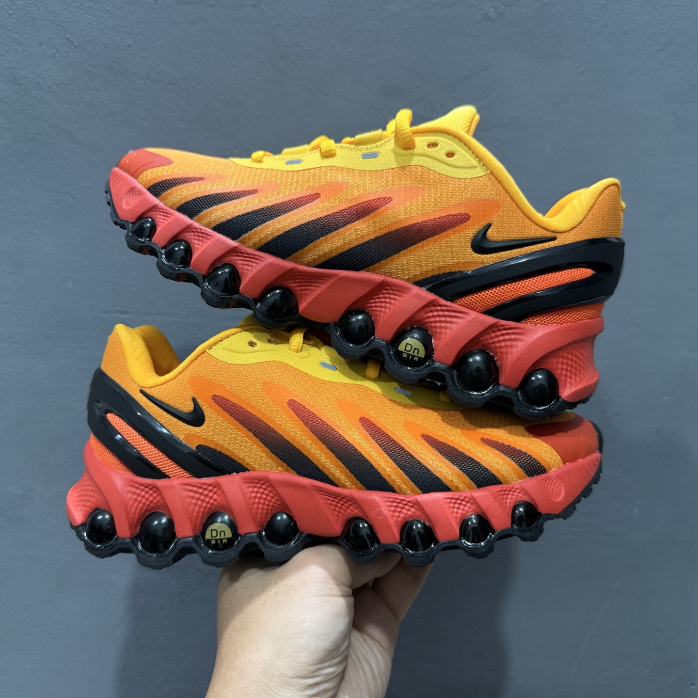 180 原装级别 Nk Air Max Dn8 耐克运动舒适减震气垫跑步鞋 HF5509-002