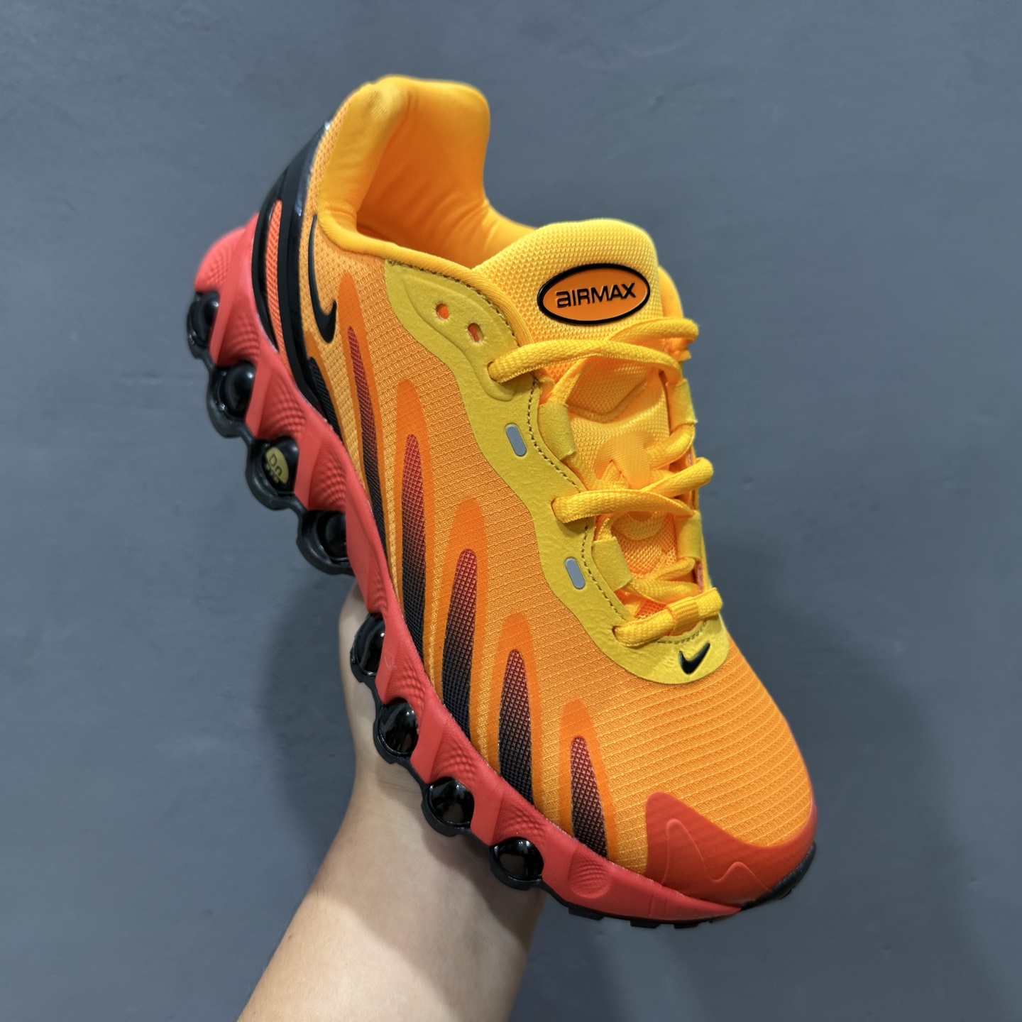 180 原装级别 Nk Air Max Dn8 耐克运动舒适减震气垫跑步鞋 HF5509-002