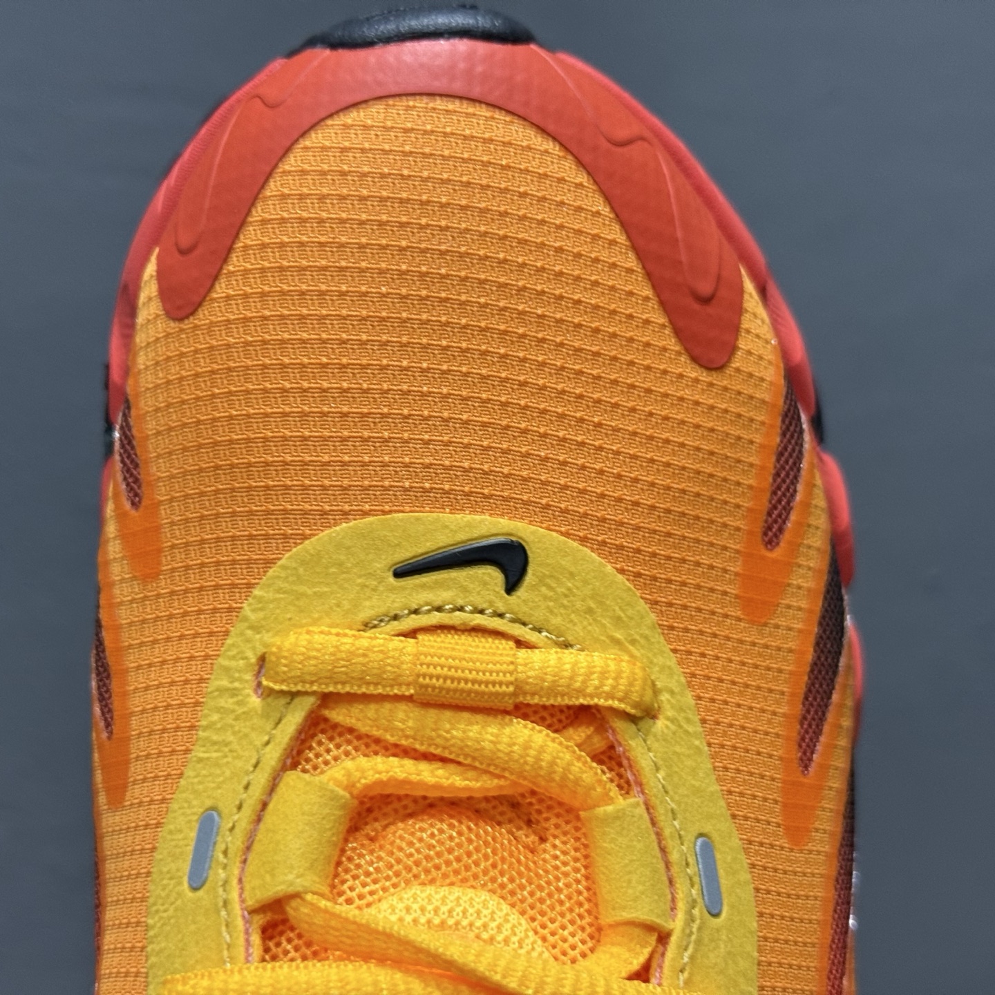 180 原装级别 Nk Air Max Dn8 耐克运动舒适减震气垫跑步鞋 HF5509-002