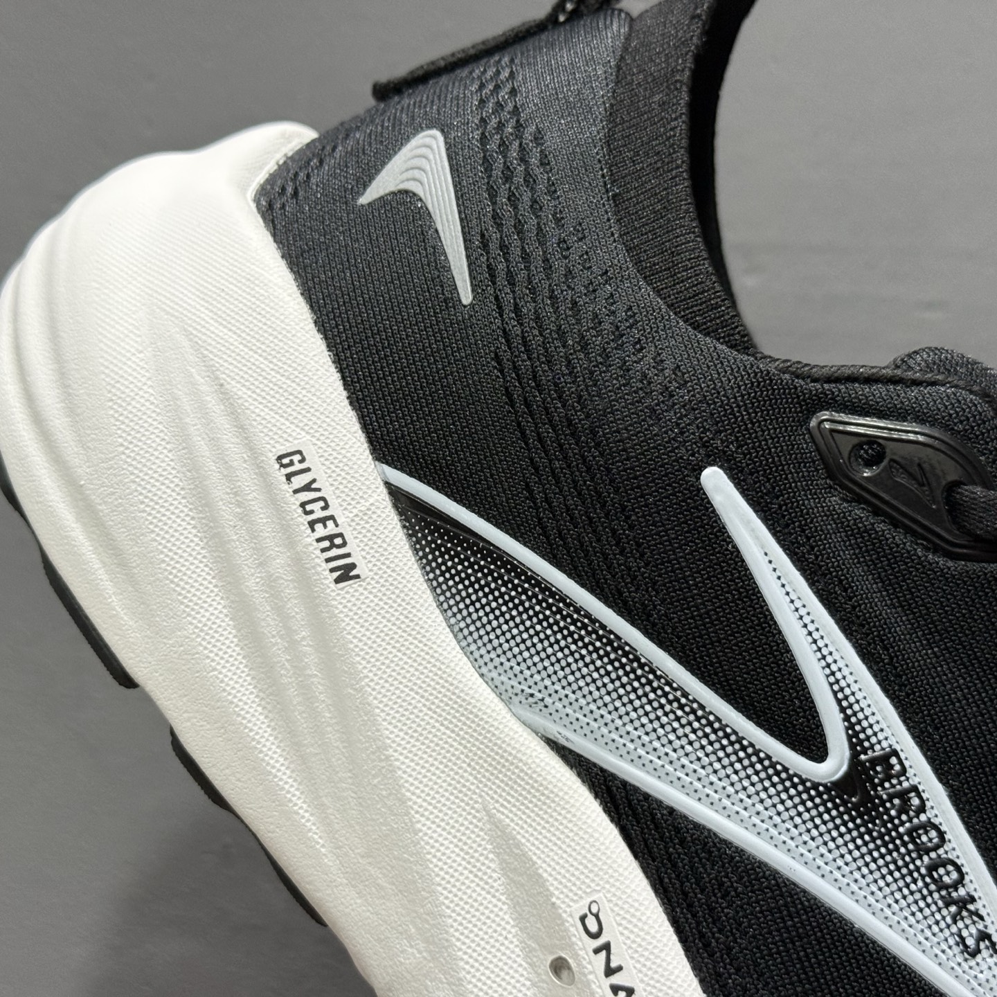 200 Brooks 布鲁克斯 Glycerin 22 超弹轻盈跑步鞋 低帮透气缓震支撑休闲运动慢跑鞋 110445